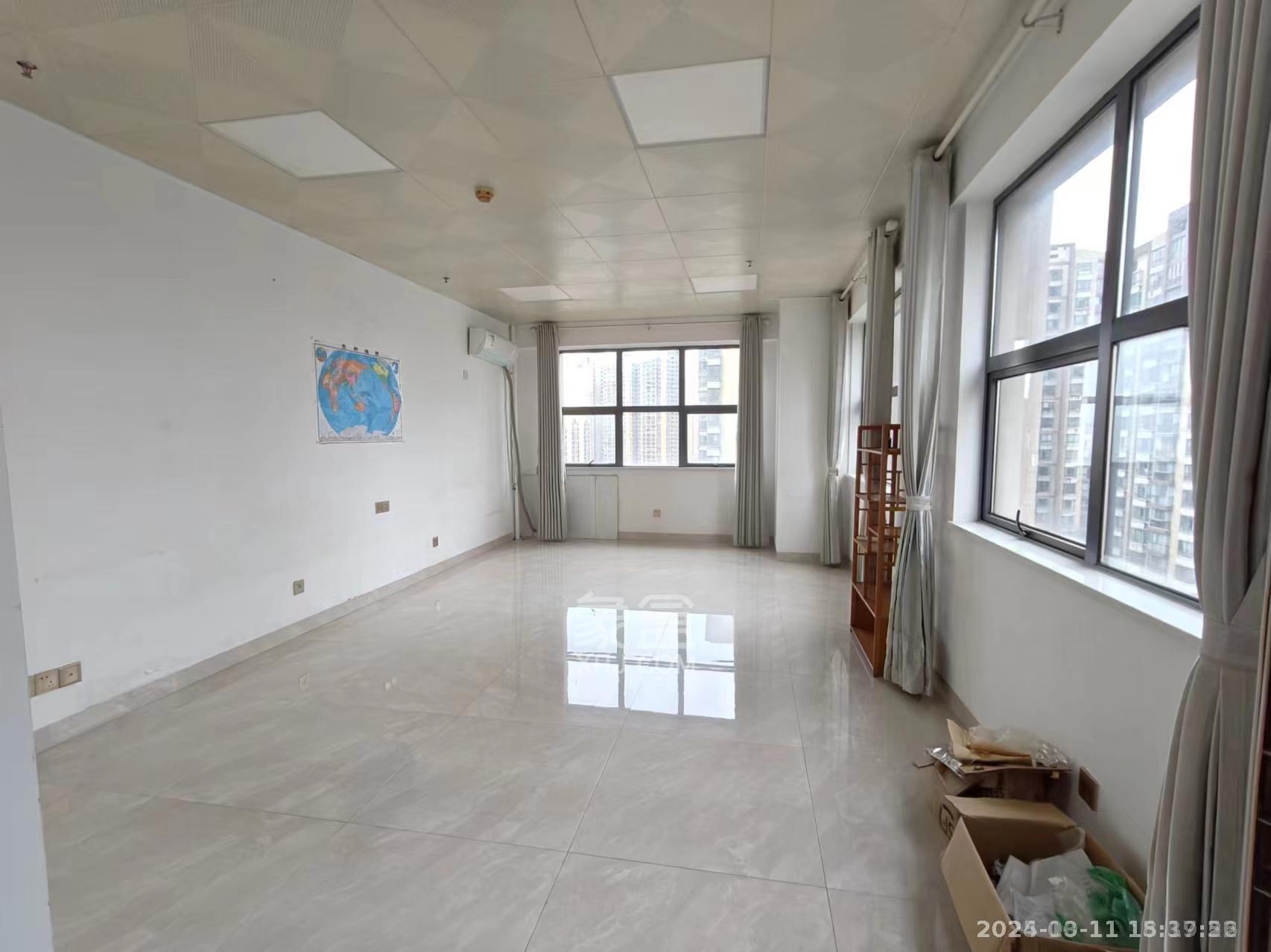 华晨御园  1室1厅1卫    1380.0元/月室内图