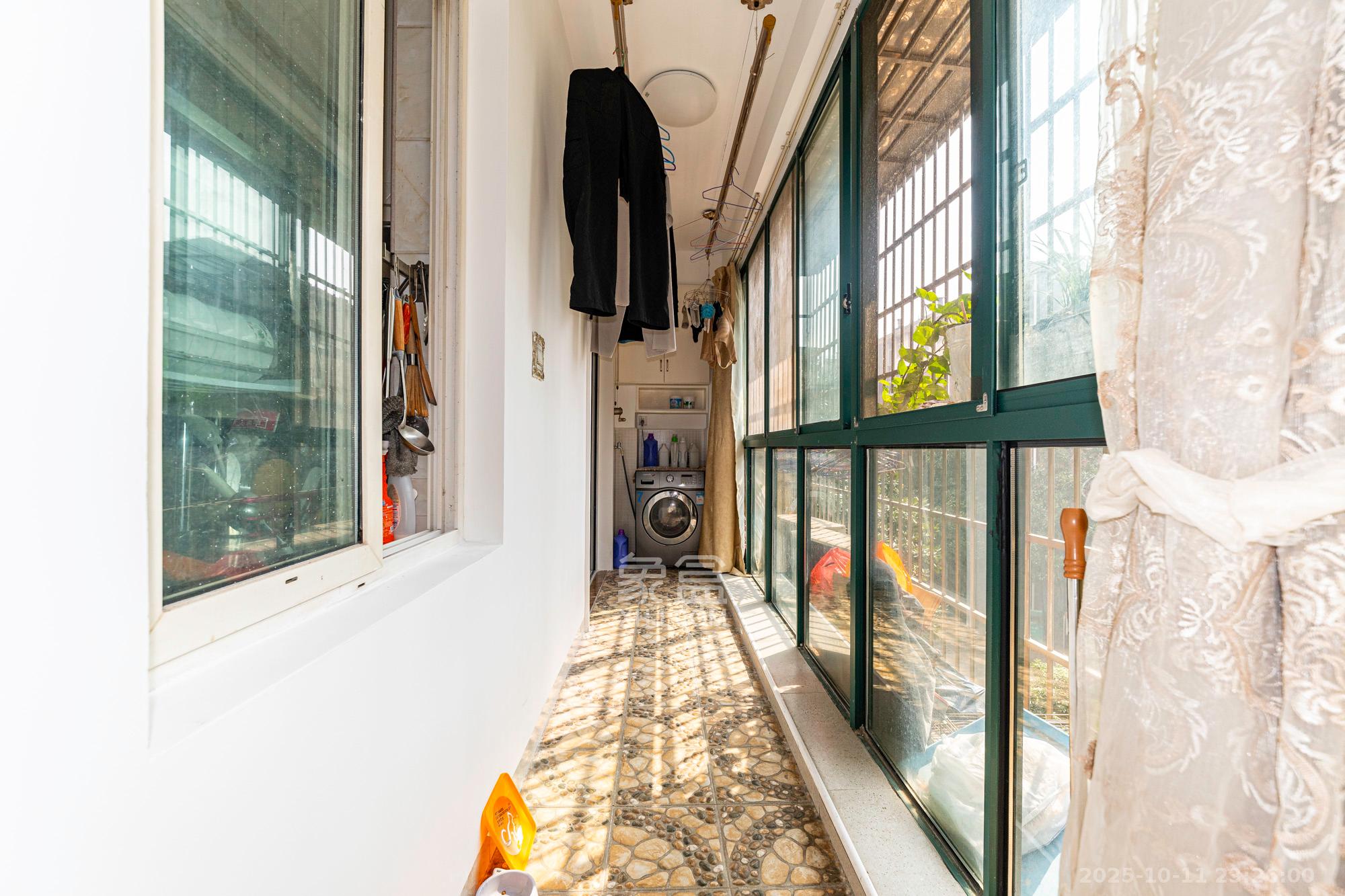 幸福洋房 4室2厅2卫 79.8万 幸福洋房 4室2厅2卫 79.8万阳台