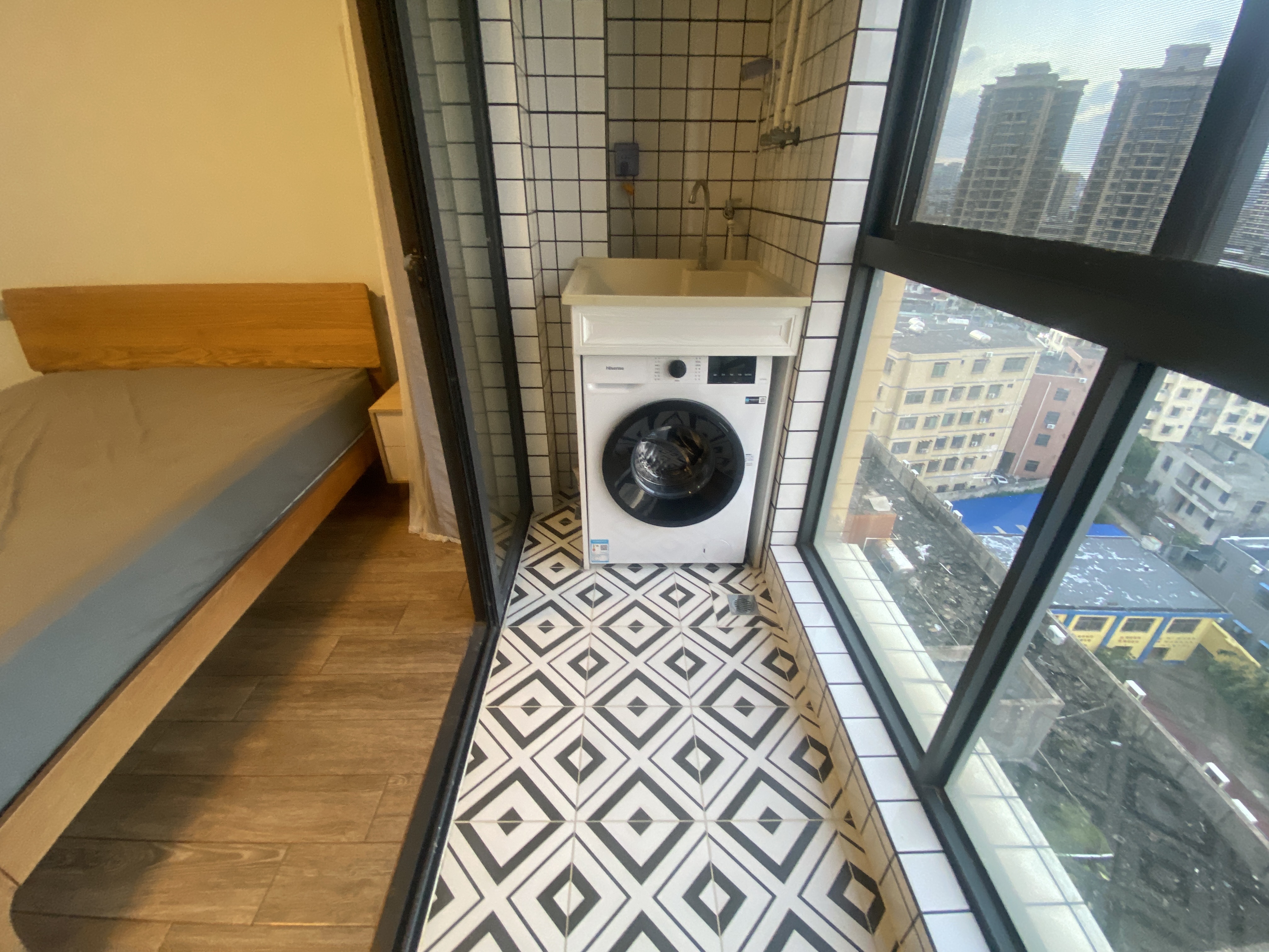 东线一号 1室1厅1卫 1700.0元/月 东线一号 1室1厅1卫 1700.0元/月室内图