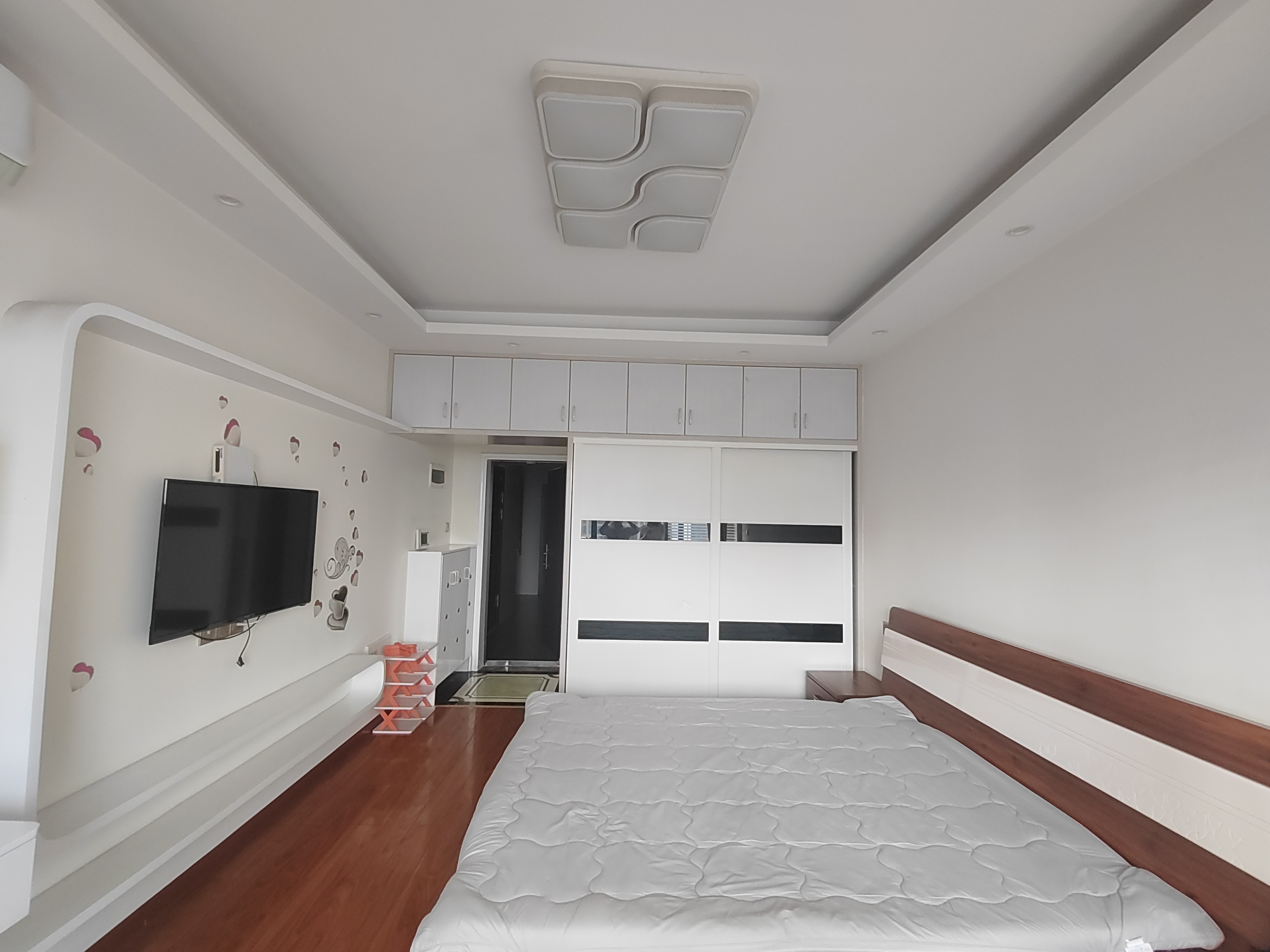 逸臣中央 1室1厅1卫 1500.0元/月 逸臣中央 1室1厅1卫 1500.0元/月室内图