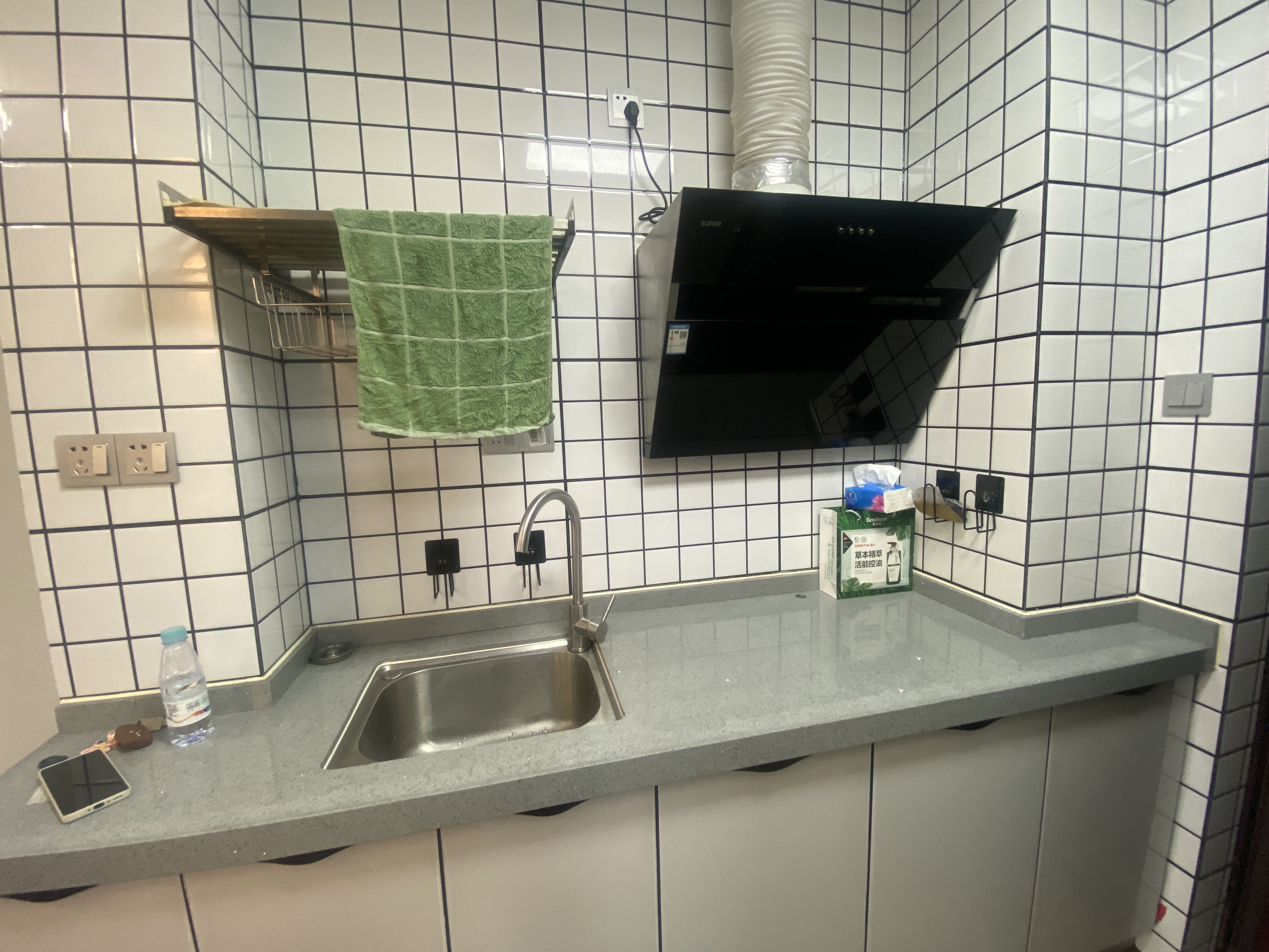 东线一号 1室1厅1卫 1700.0元/月 东线一号 1室1厅1卫 1700.0元/月室内图