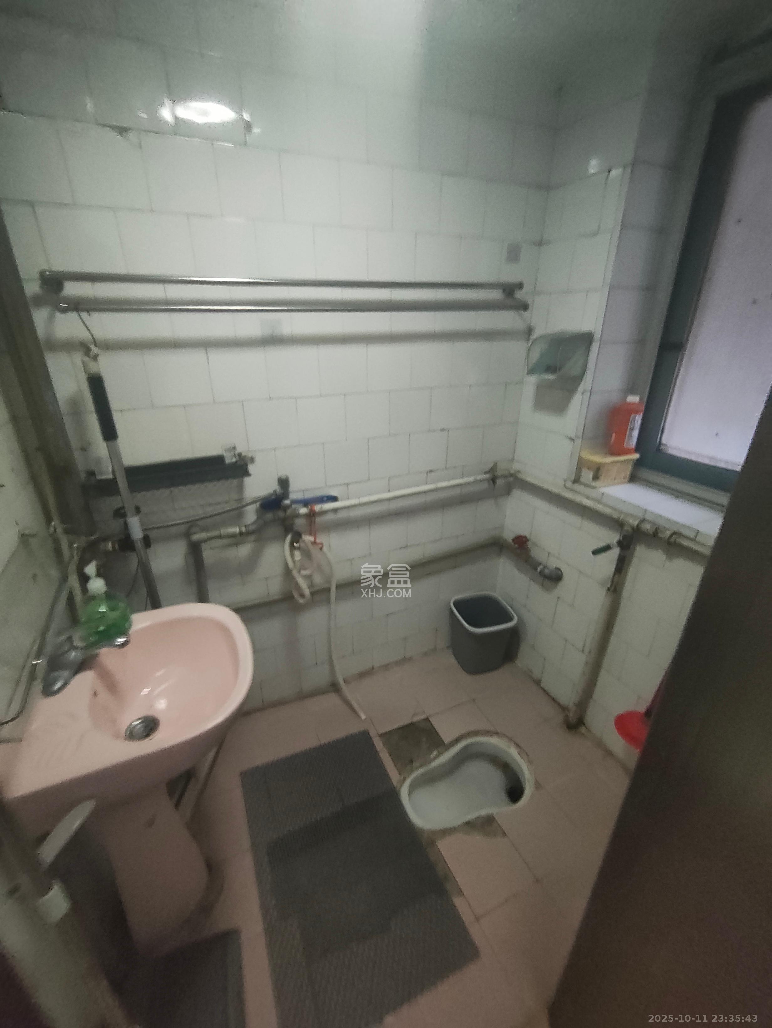 人民西路散盘  2室1厅1卫    2000.0元/月室内图