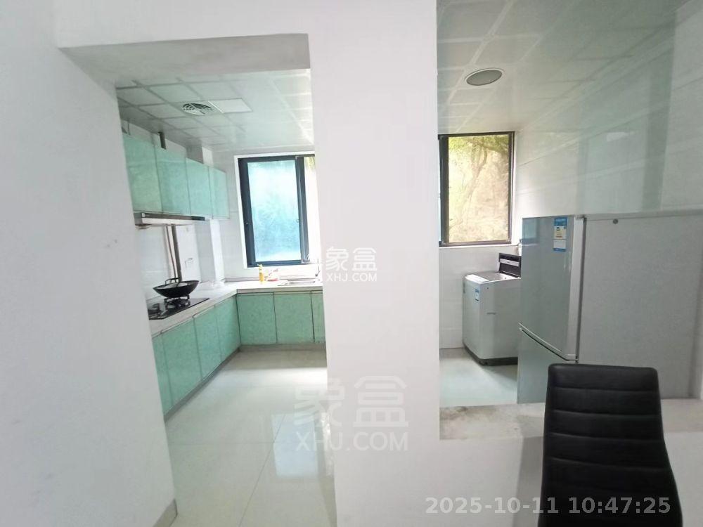 山水国际 3室2厅2卫 1500.0元/月 山水国际 3室2厅2卫 1500.0元/月室内图