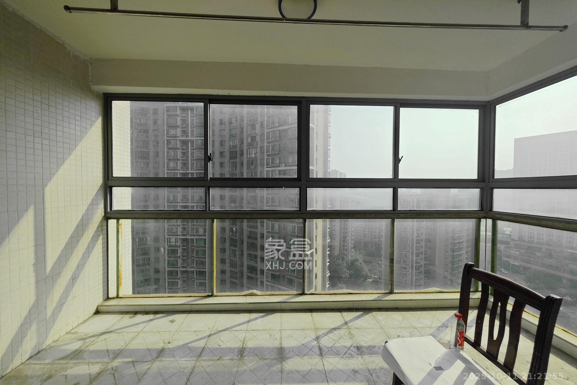 新城新世界一二三期  3室2厅1卫    122.0万 新城新世界一二三期  3室2厅1卫    122.0万阳台