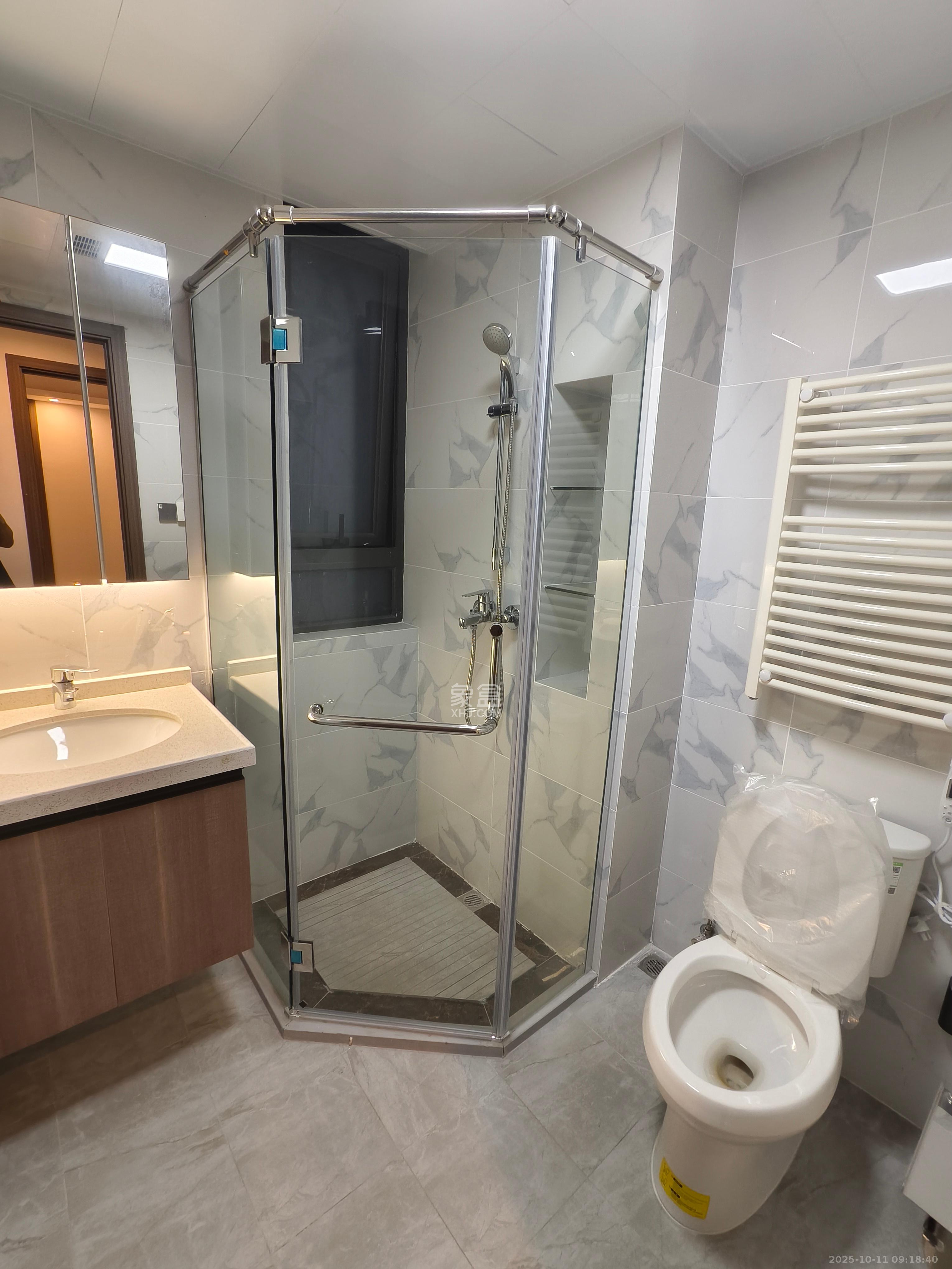 绿地V岛  3室2厅2卫    3500.0元/月 绿地V岛  3室2厅2卫    3500.0元/月室内图