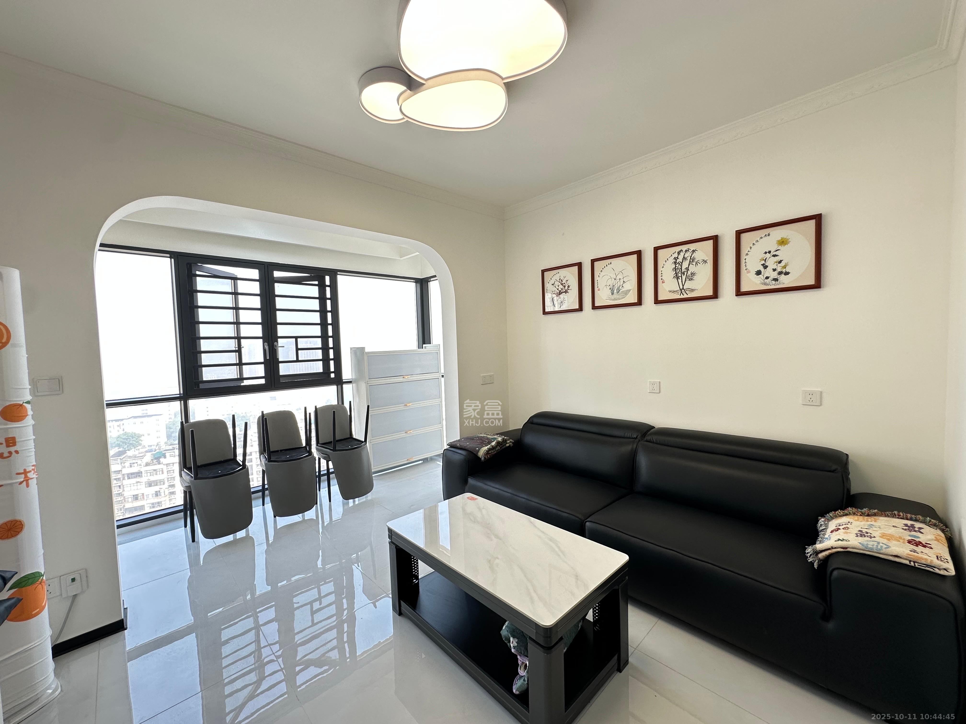 岭福家苑(天心佳苑) 3室2厅2卫 3300.0元/月 岭福家苑(天心佳苑) 3室2厅2卫 3300.0元/月室内图