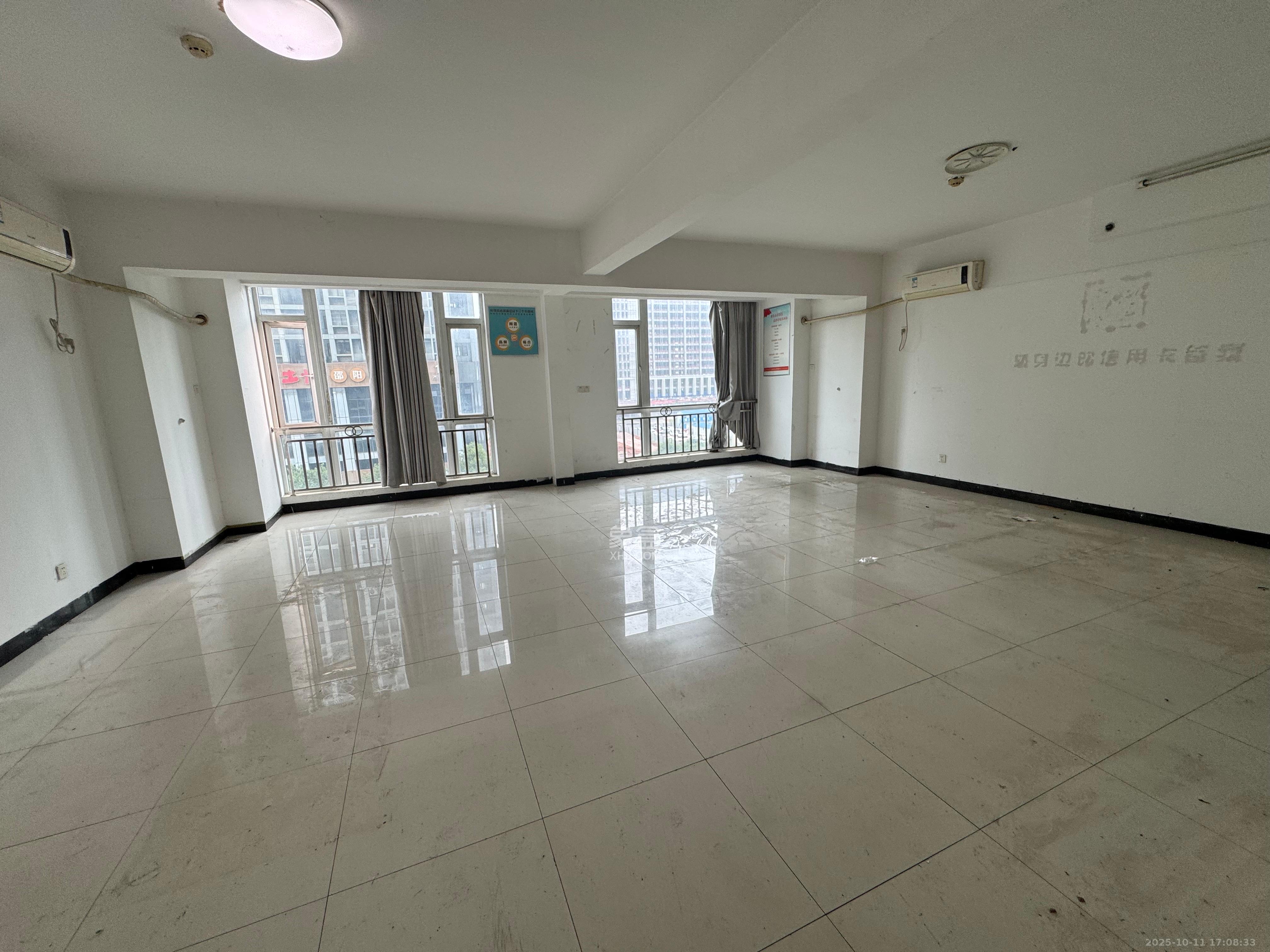 长城华都 1室1厅1卫 2500.0元/月 长城华都 1室1厅1卫 2500.0元/月室内图