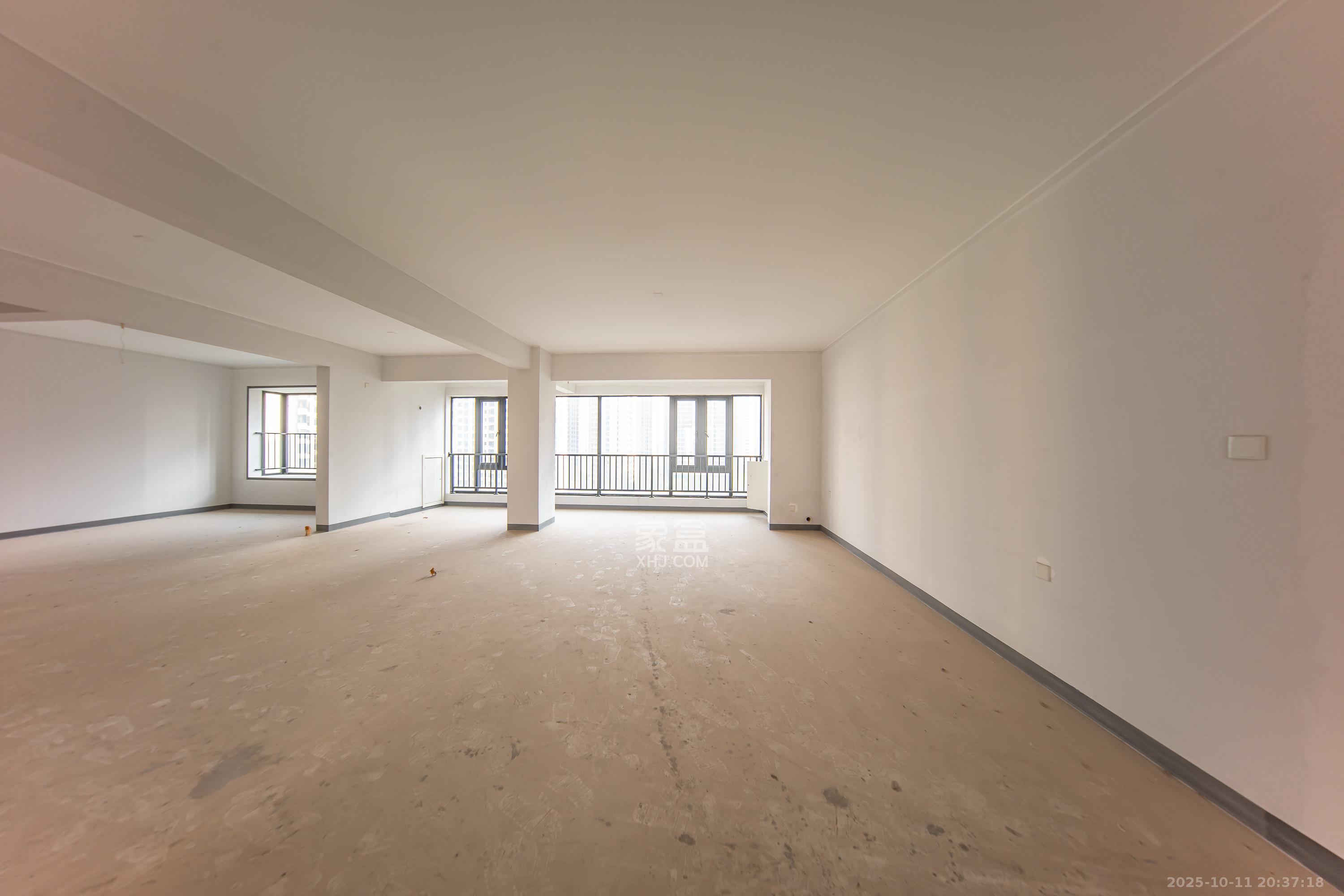 建投象山国际  6室2厅4卫    300.0万 建投象山国际  6室2厅4卫    300.0万客厅