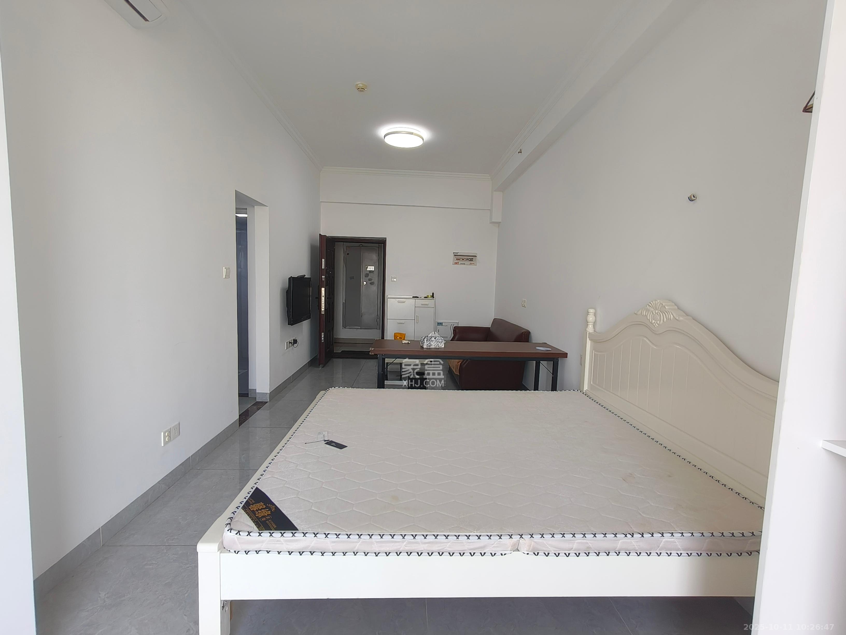 辉宏橄榄城  1室1厅1卫    1400.0元/月室内图