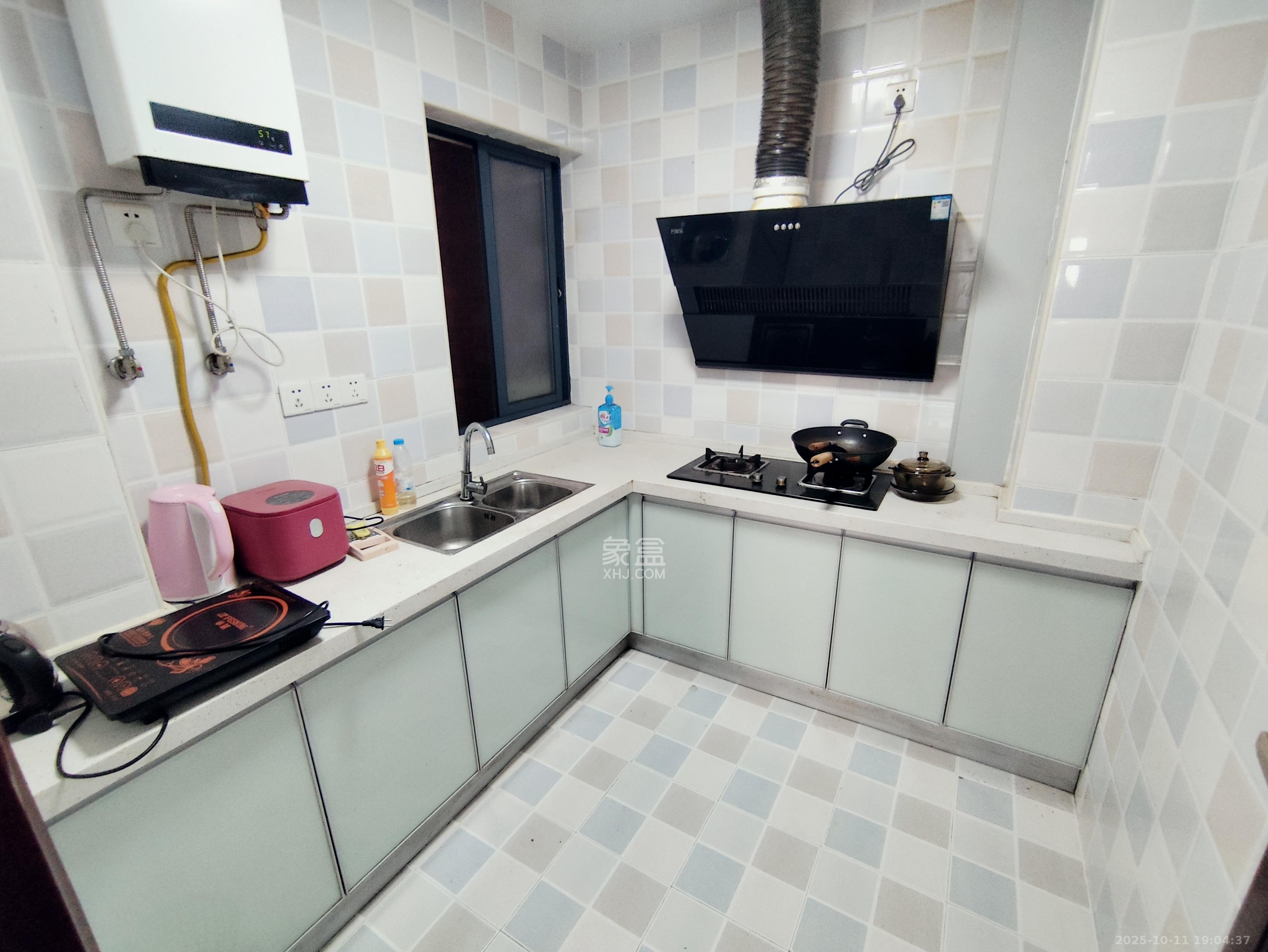 辉宏橄榄城  3室2厅1卫    1700.0元/月室内图