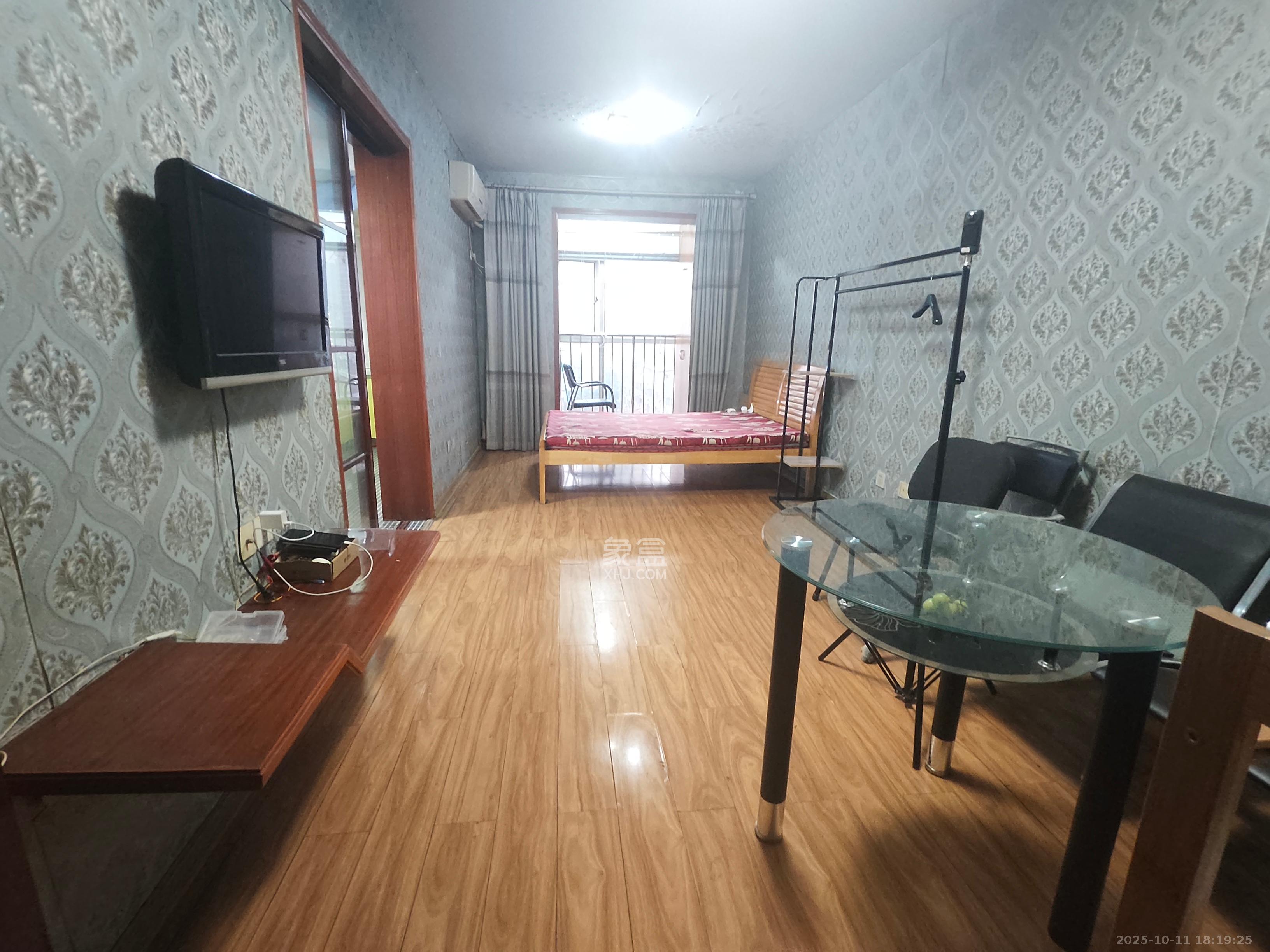 左岸右岸  1室1厅1卫    1500.0元/月室内图