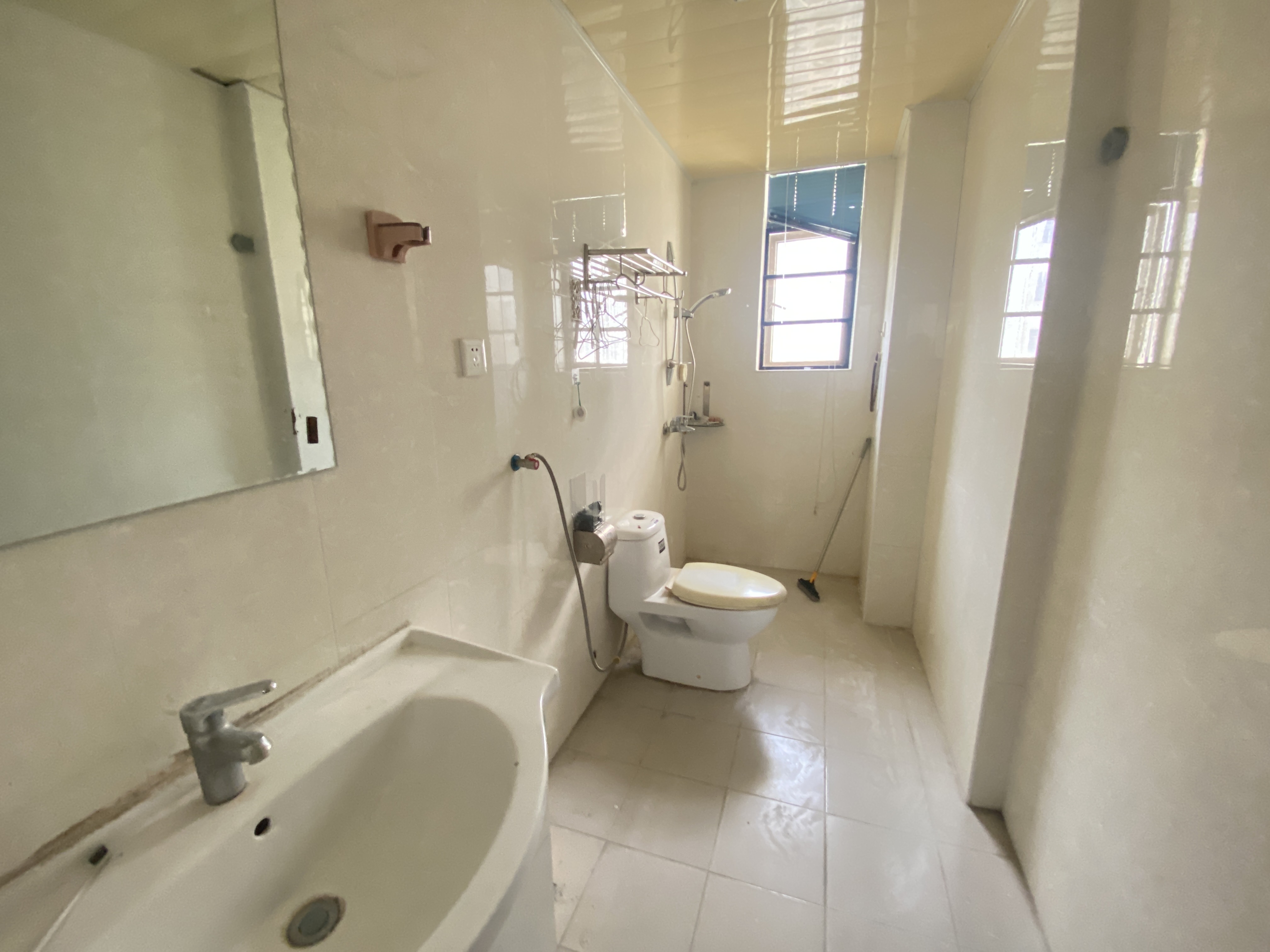 福祥家园  3室2厅2卫    2500.0元/月 福祥家园  3室2厅2卫    2500.0元/月室内图