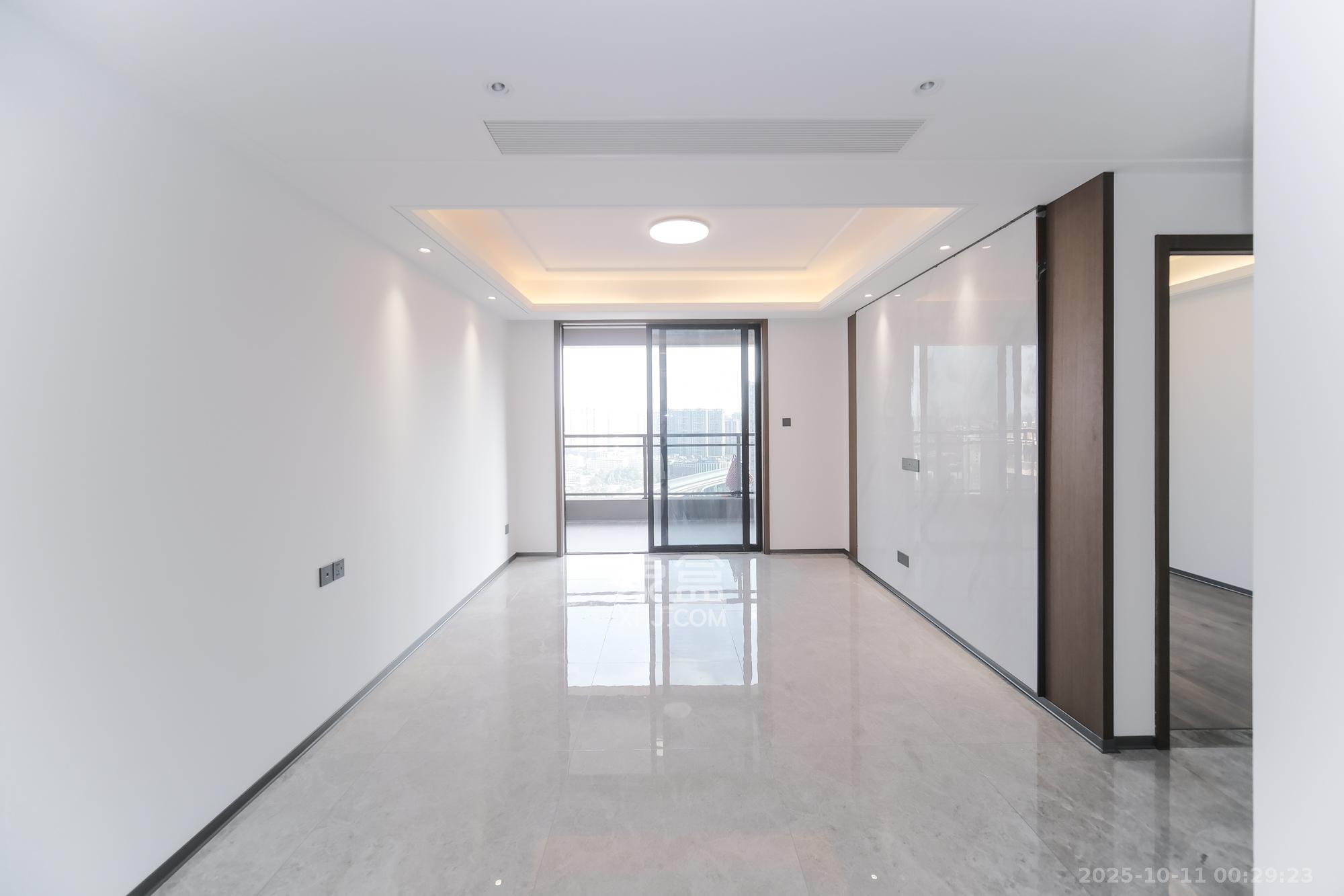 荣盛锦绣学府  3室2厅2卫    89.8万客厅