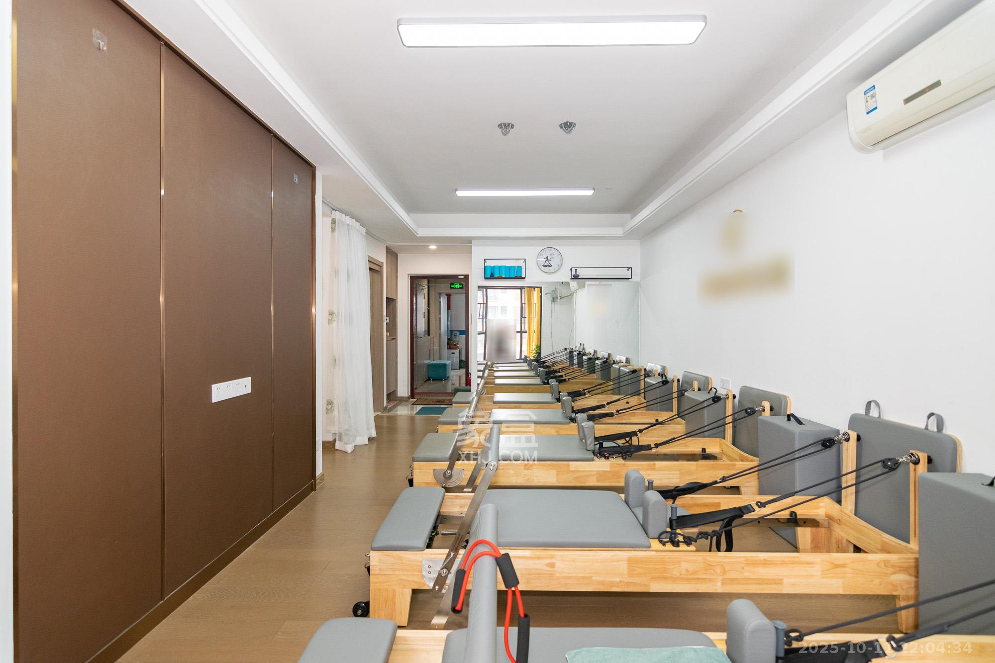 美的翰城  3室2厅1卫    68.0万客厅