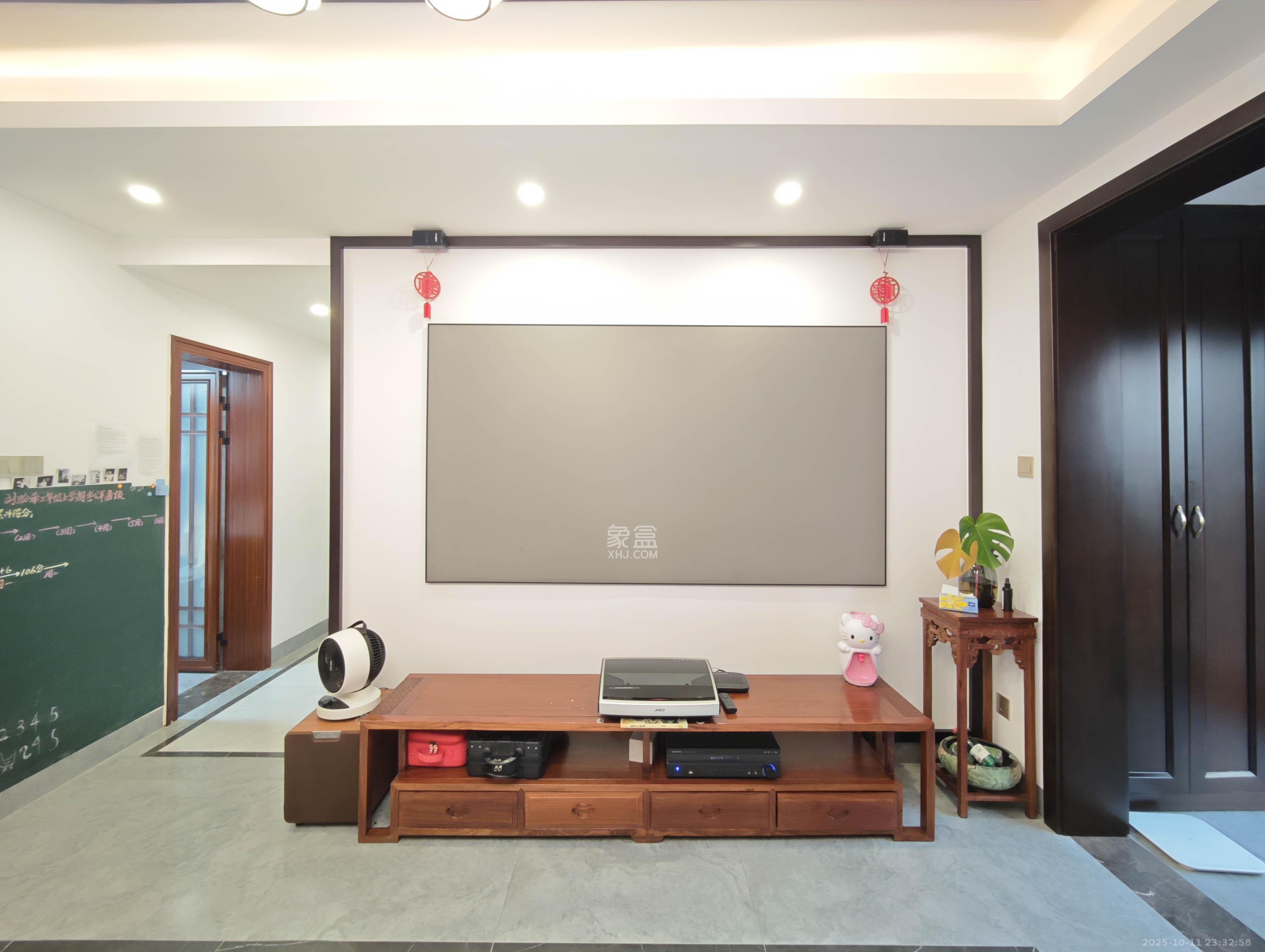 西湖鸿运佳苑  3室2厅2卫    98.0万 西湖鸿运佳苑  3室2厅2卫    98.0万客厅