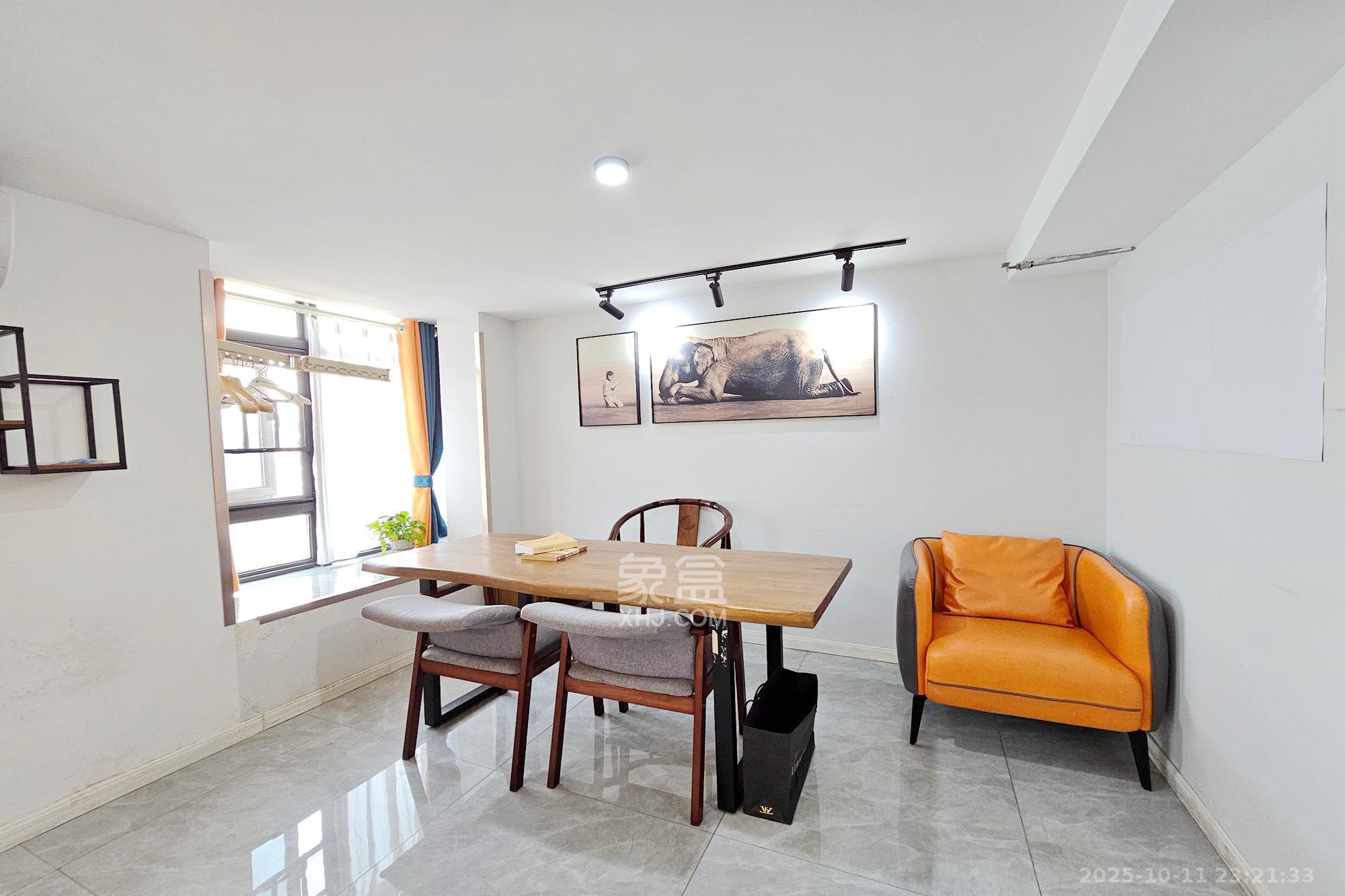 明昇壹城(明昇时代广场)三期 2室2厅1卫 55.0万 明昇壹城(明昇时代广场)三期 2室2厅1卫 55.0万客厅