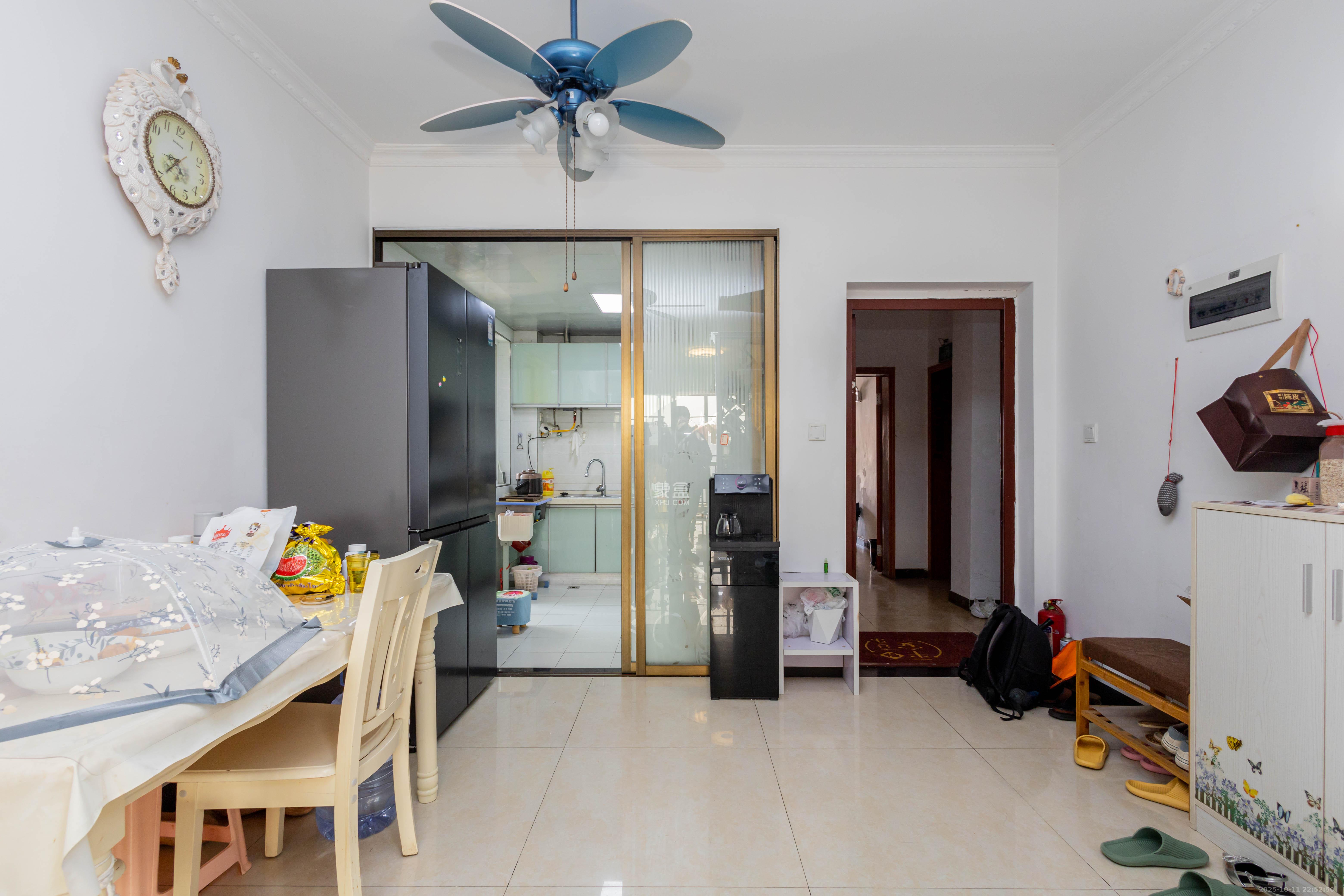 紫云阁  2室2厅1卫    58.0万客厅