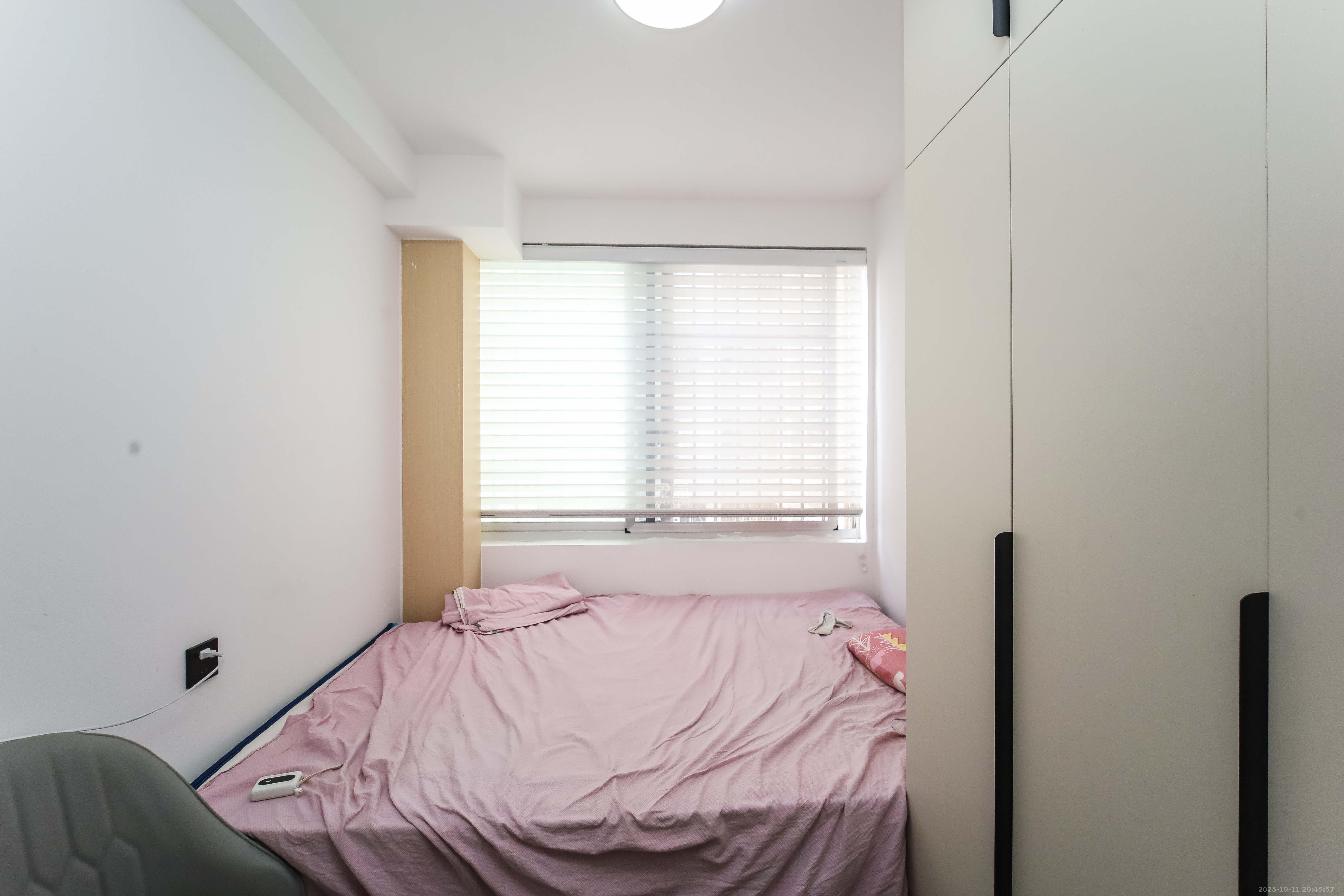 高桥现代商贸城  3室2厅2卫    88.0万卧室