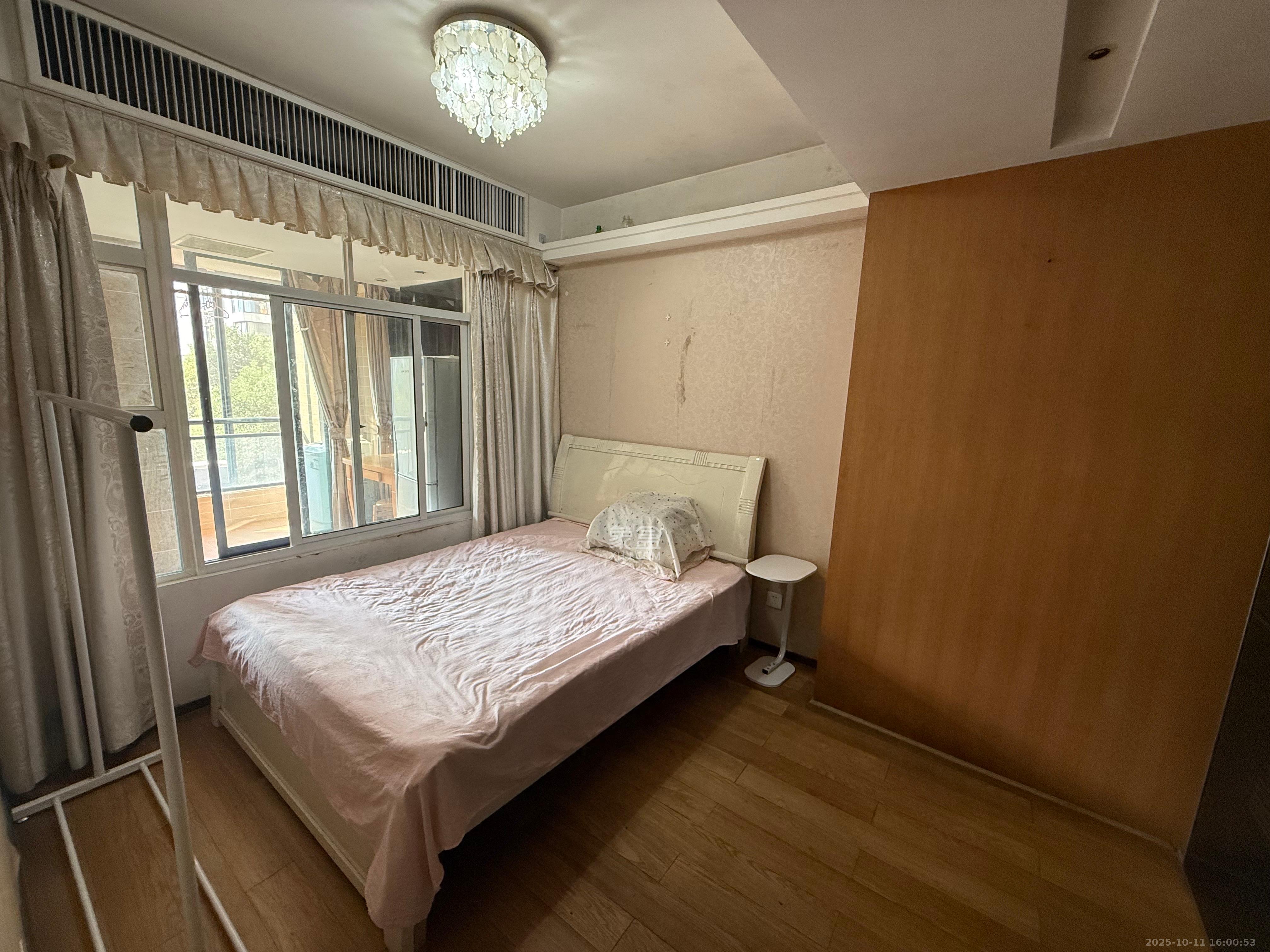 钱隆学府一、二期  1室1厅1卫    1400.0元/月室内图