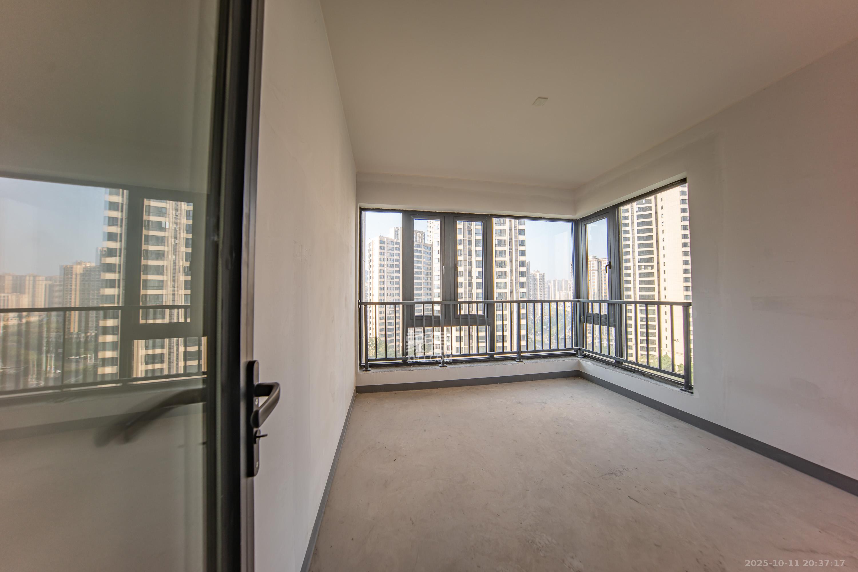 建投象山国际  6室2厅4卫    300.0万 建投象山国际  6室2厅4卫    300.0万卧室