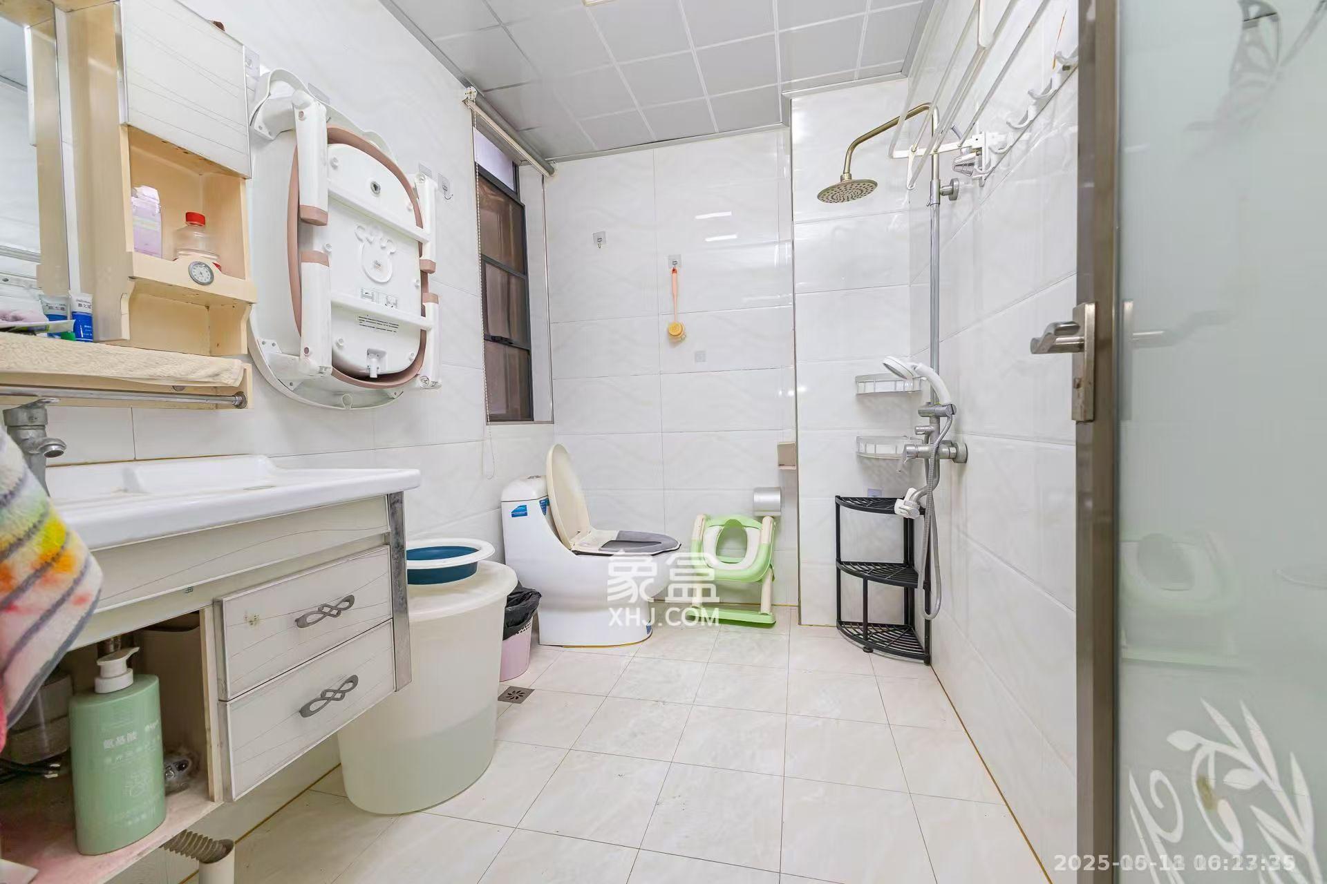 珠江东方明珠(新地东方明珠)三期 4室2厅2卫 2200.0元/月 珠江东方明珠(新地东方明珠)三期 4室2厅2卫 2200.0元/月室内图