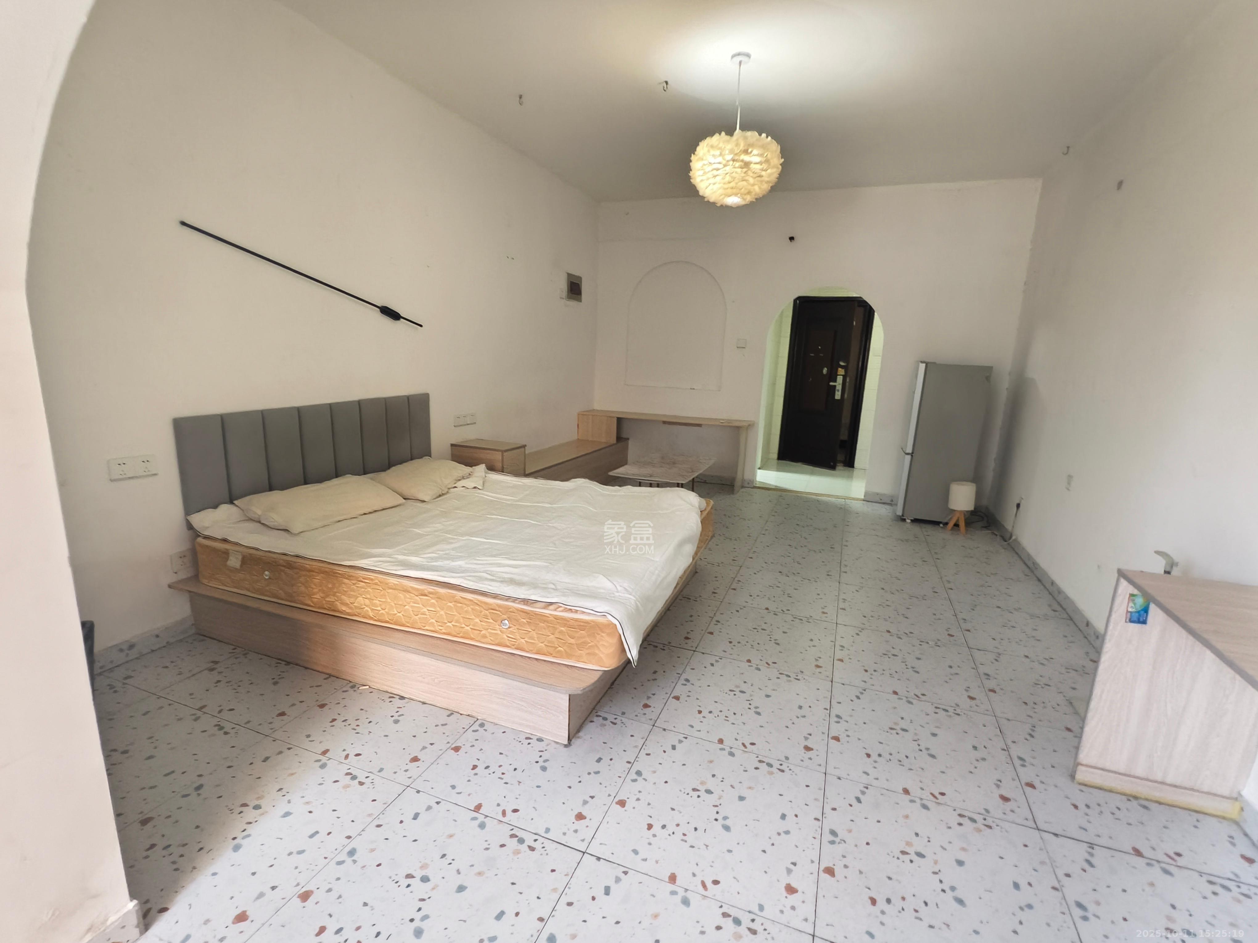 七彩丽都 1室1厅1卫 2000.0元/月 七彩丽都 1室1厅1卫 2000.0元/月室内图