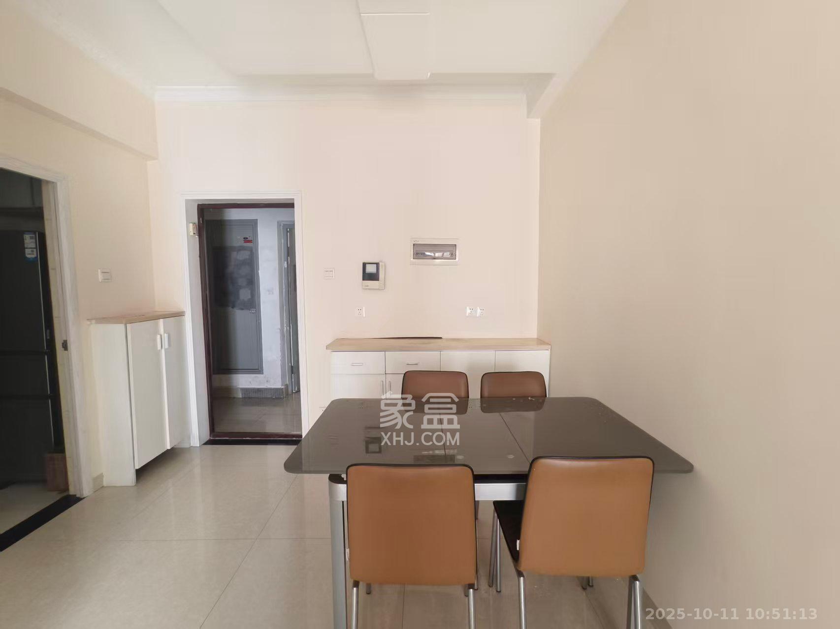 四季星城  2室2厅1卫    1600.0元/月 四季星城  2室2厅1卫    1600.0元/月室内图