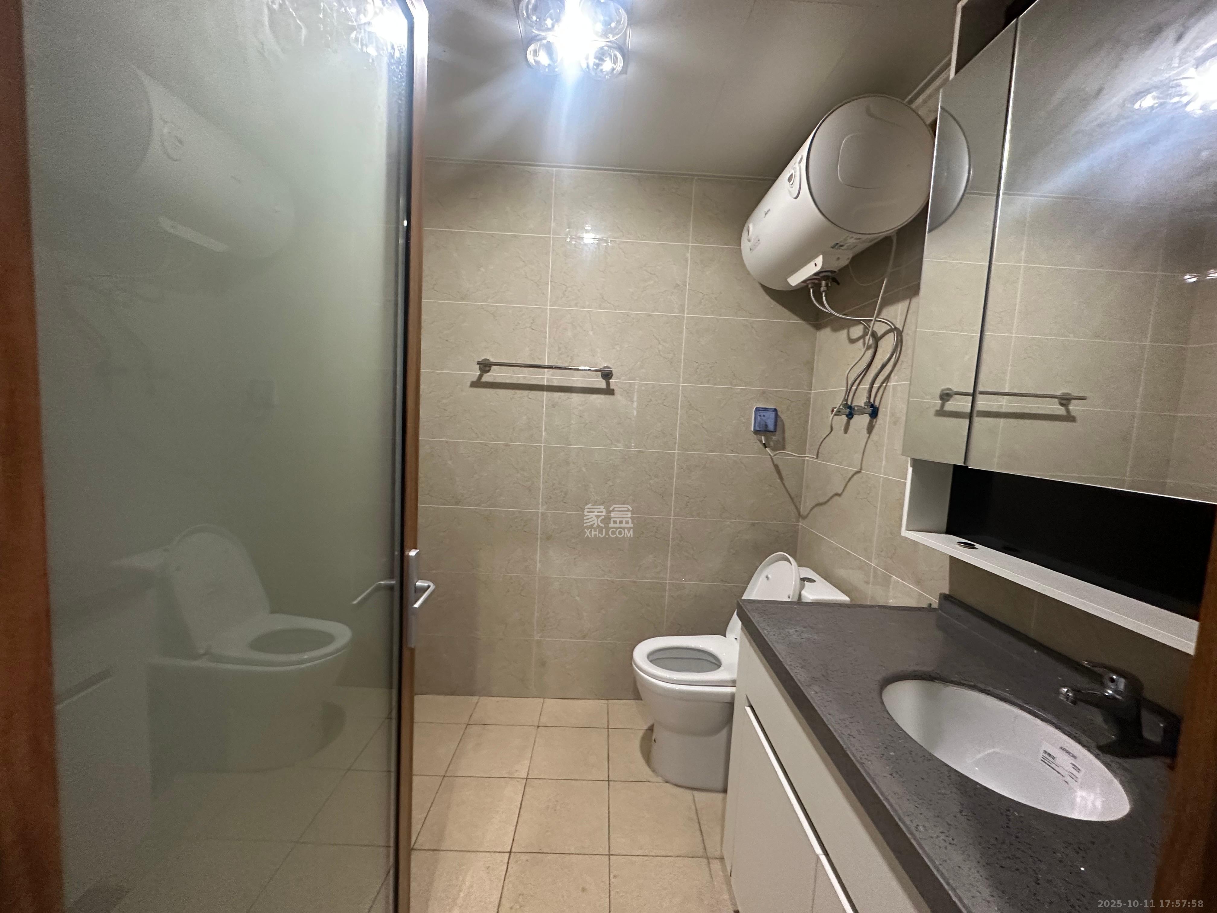 荣泰广场 1室1厅1卫 2000.0元/月 荣泰广场 1室1厅1卫 2000.0元/月室内图