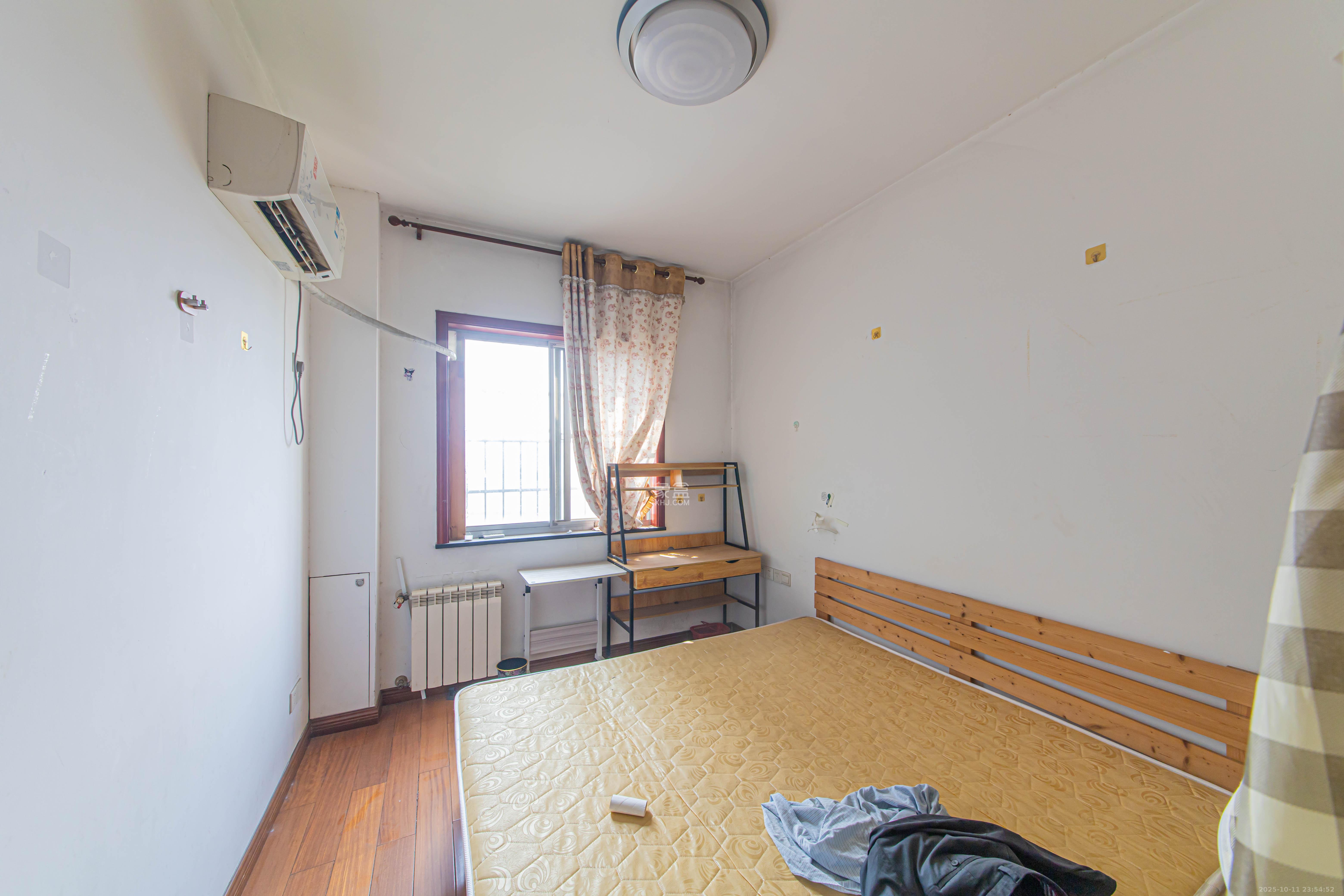 九峰小区(一二三四区) 4室2厅2卫 264.0万 九峰小区(一二三四区) 4室2厅2卫 264.0万卧室