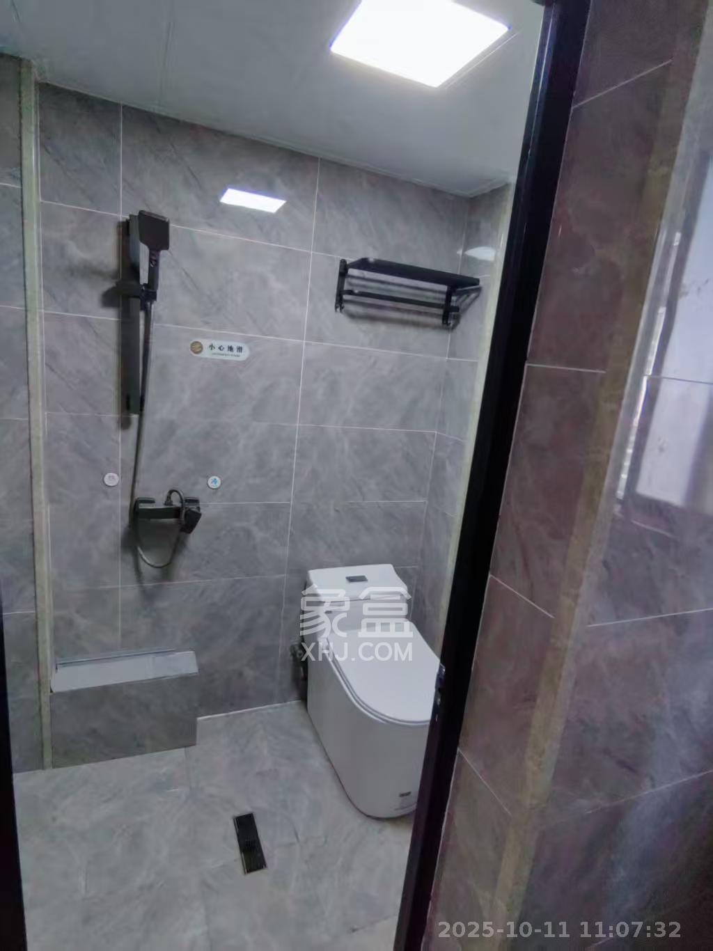 景江东方 1室1厅1卫 2100.0元/月 景江东方 1室1厅1卫 2100.0元/月室内图