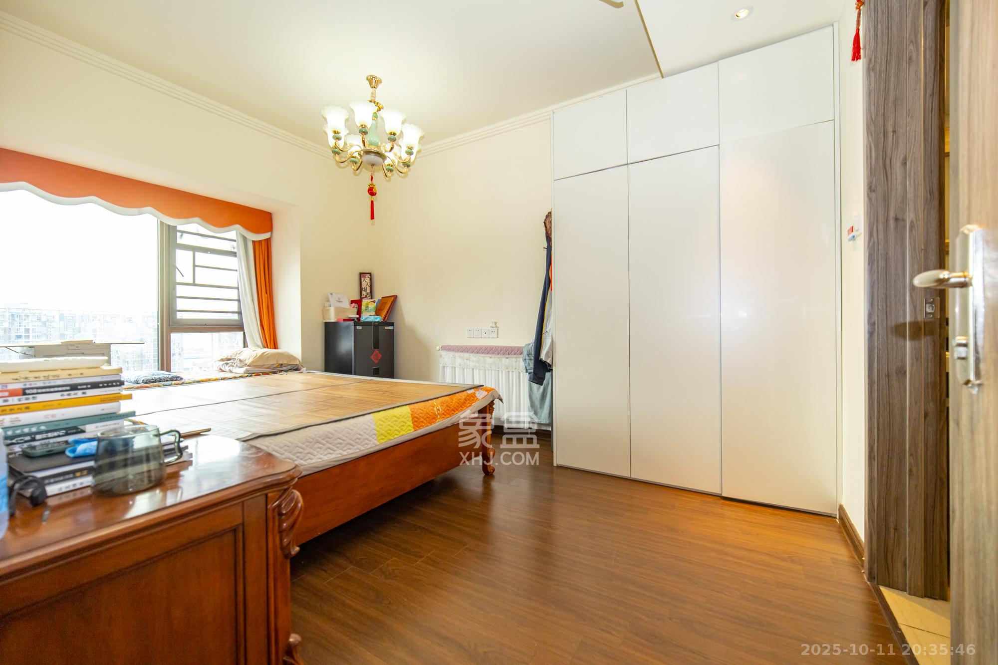 碧桂园中央花园  3室2厅2卫    88.0万卧室