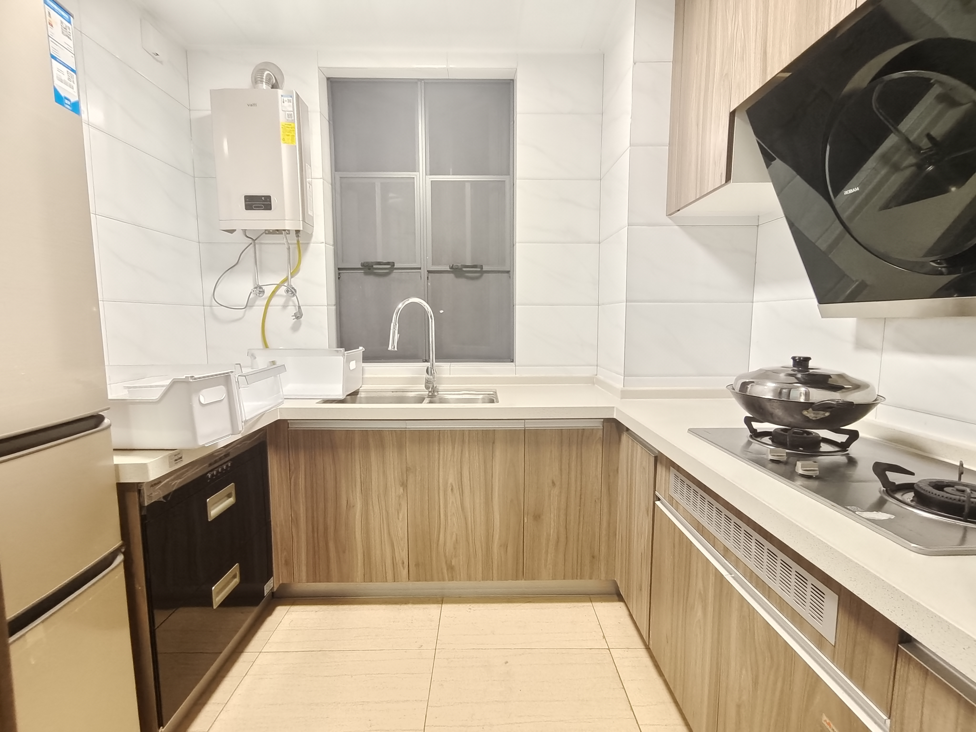 碧桂园梓山府  3室2厅2卫    2000.0元/月室内图