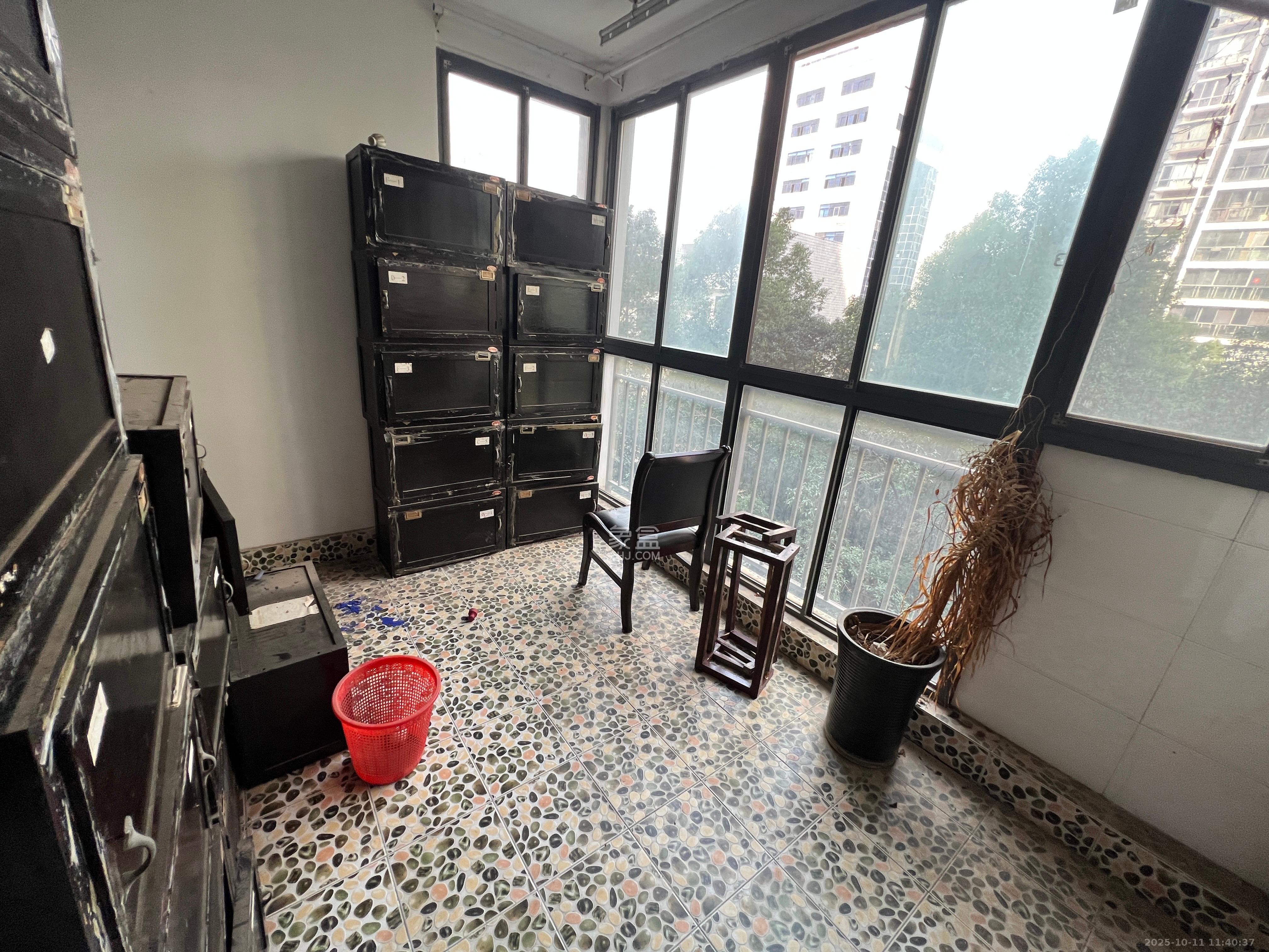 三万英尺  1室0厅2卫    3800.0元/月室内图