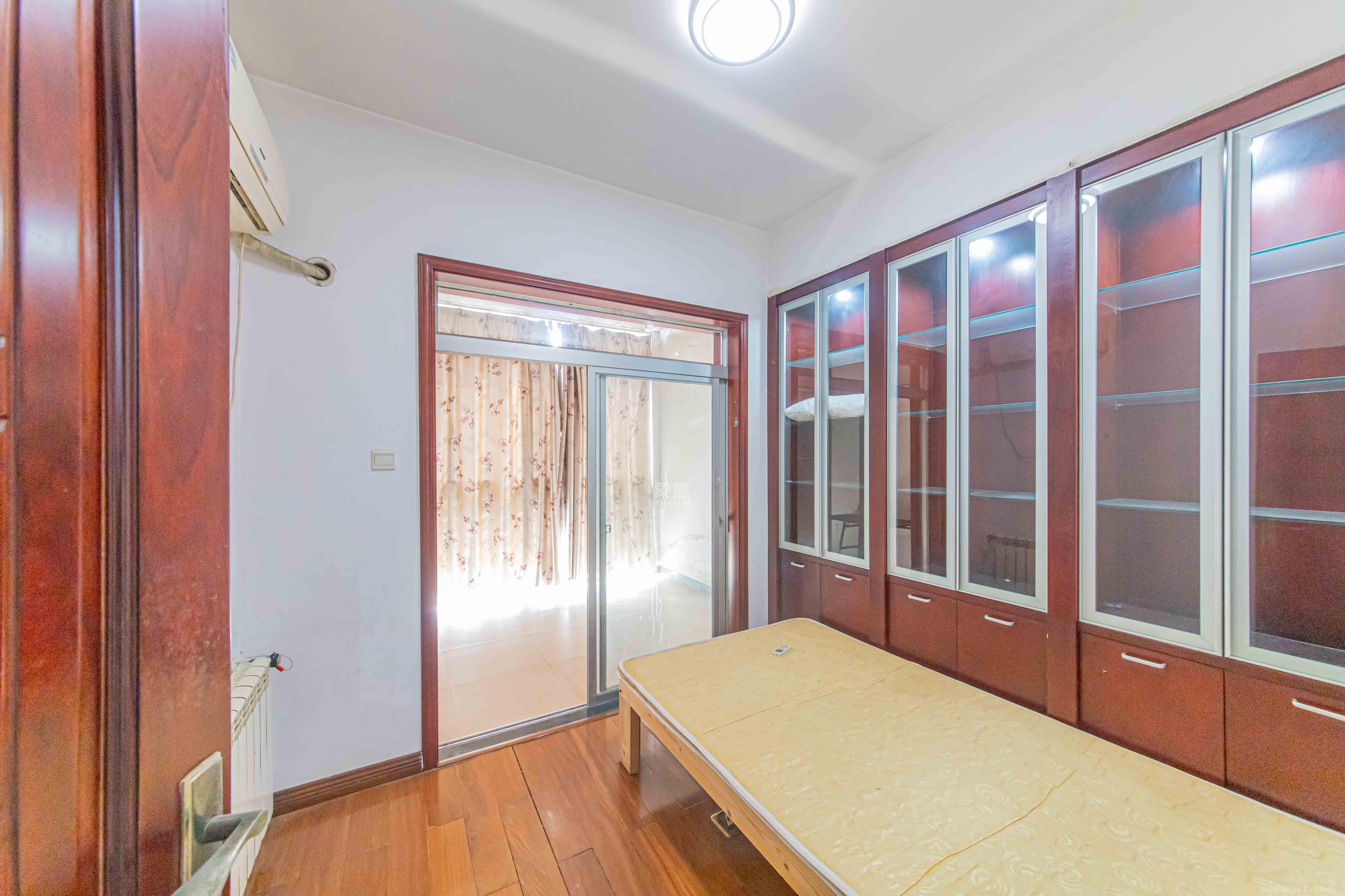 九峰小区(一二三四区) 4室2厅2卫 264.0万 九峰小区(一二三四区) 4室2厅2卫 264.0万卧室