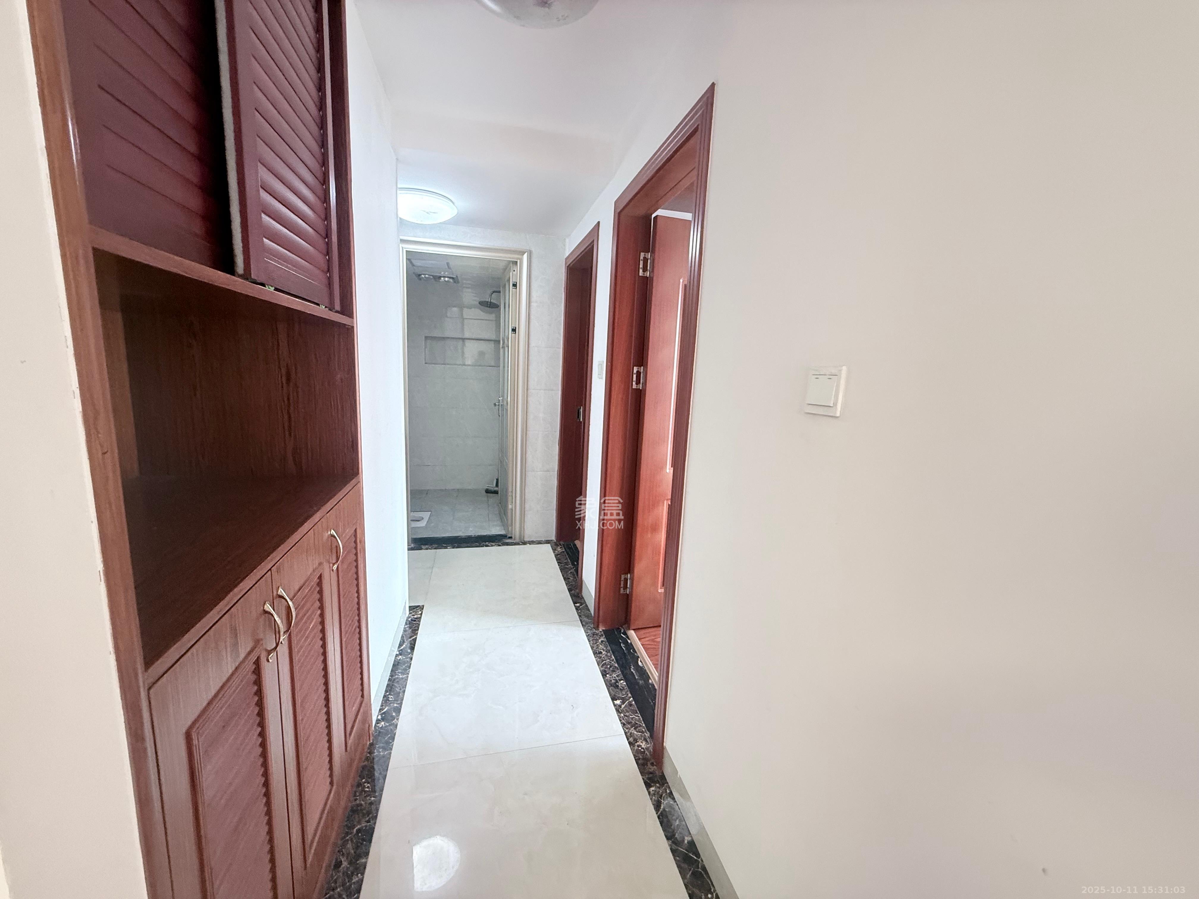 绿地之窗  2室1厅1卫    2000.0元/月室内图