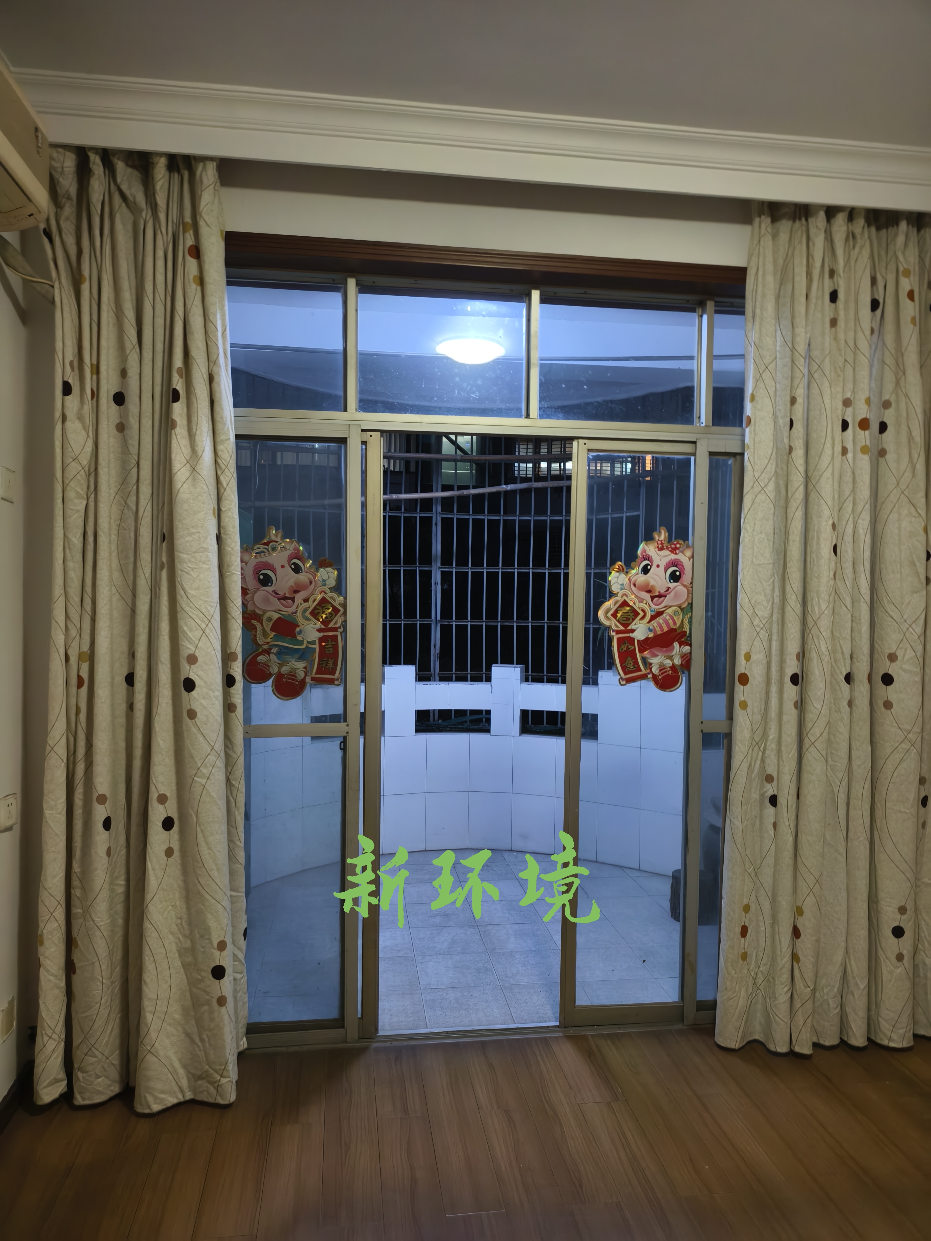 紫云小区  4室2厅2卫    60.0万客厅