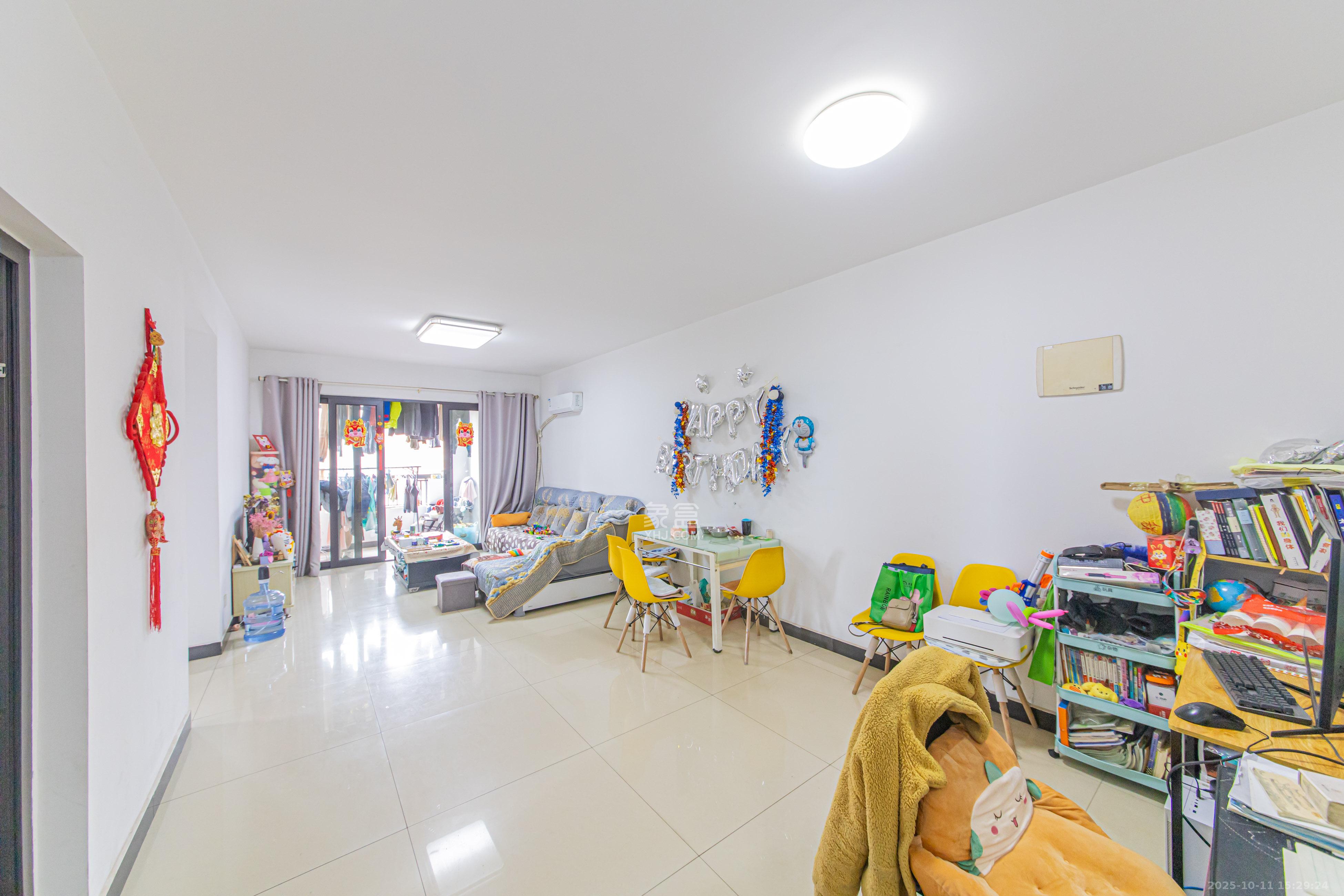 中信凯旋蓝岸(中信新城三期) 3室2厅1卫 1900.0元/月 中信凯旋蓝岸(中信新城三期) 3室2厅1卫 1900.0元/月室内图