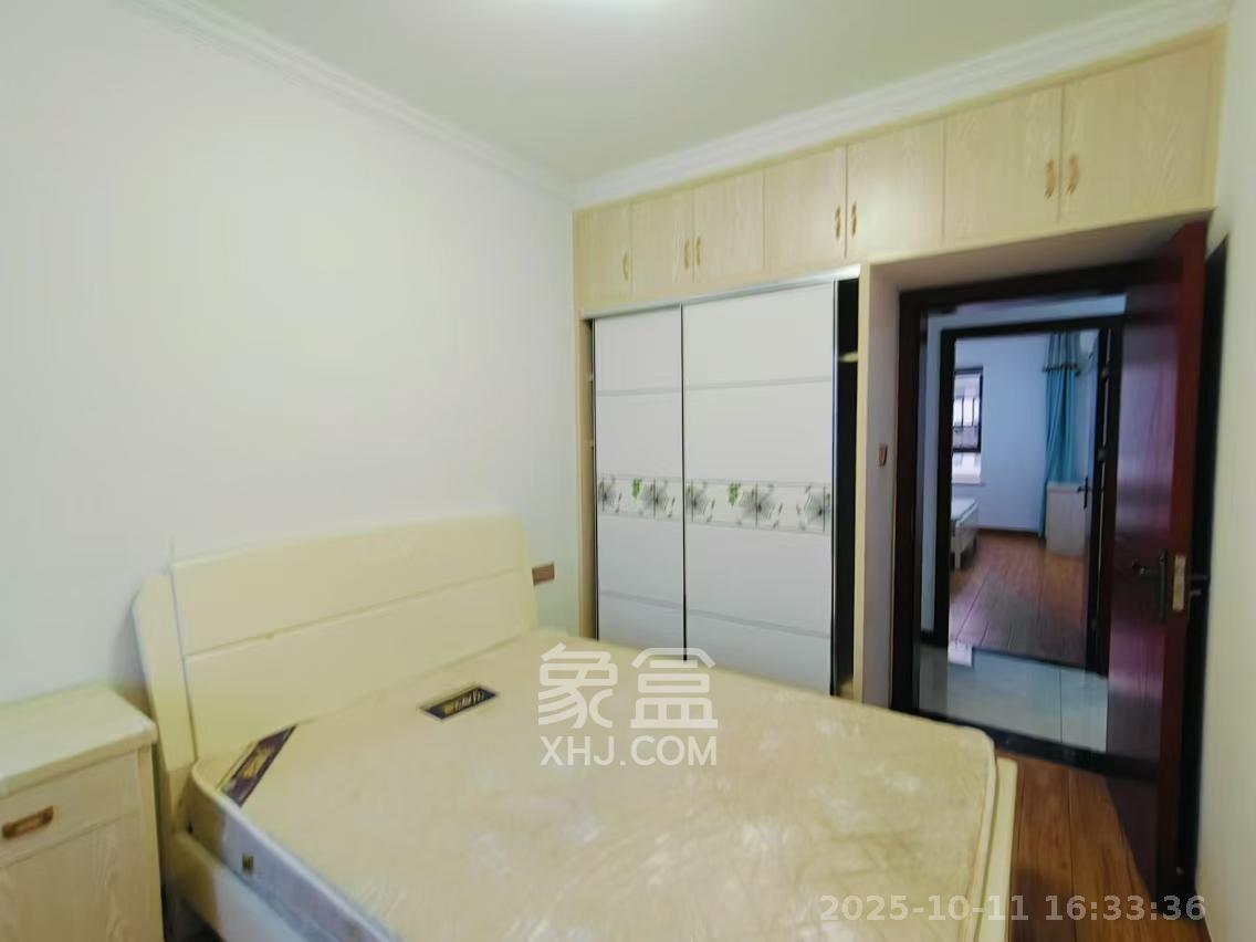 怡海星城  3室2厅2卫    2000.0元/月室内图