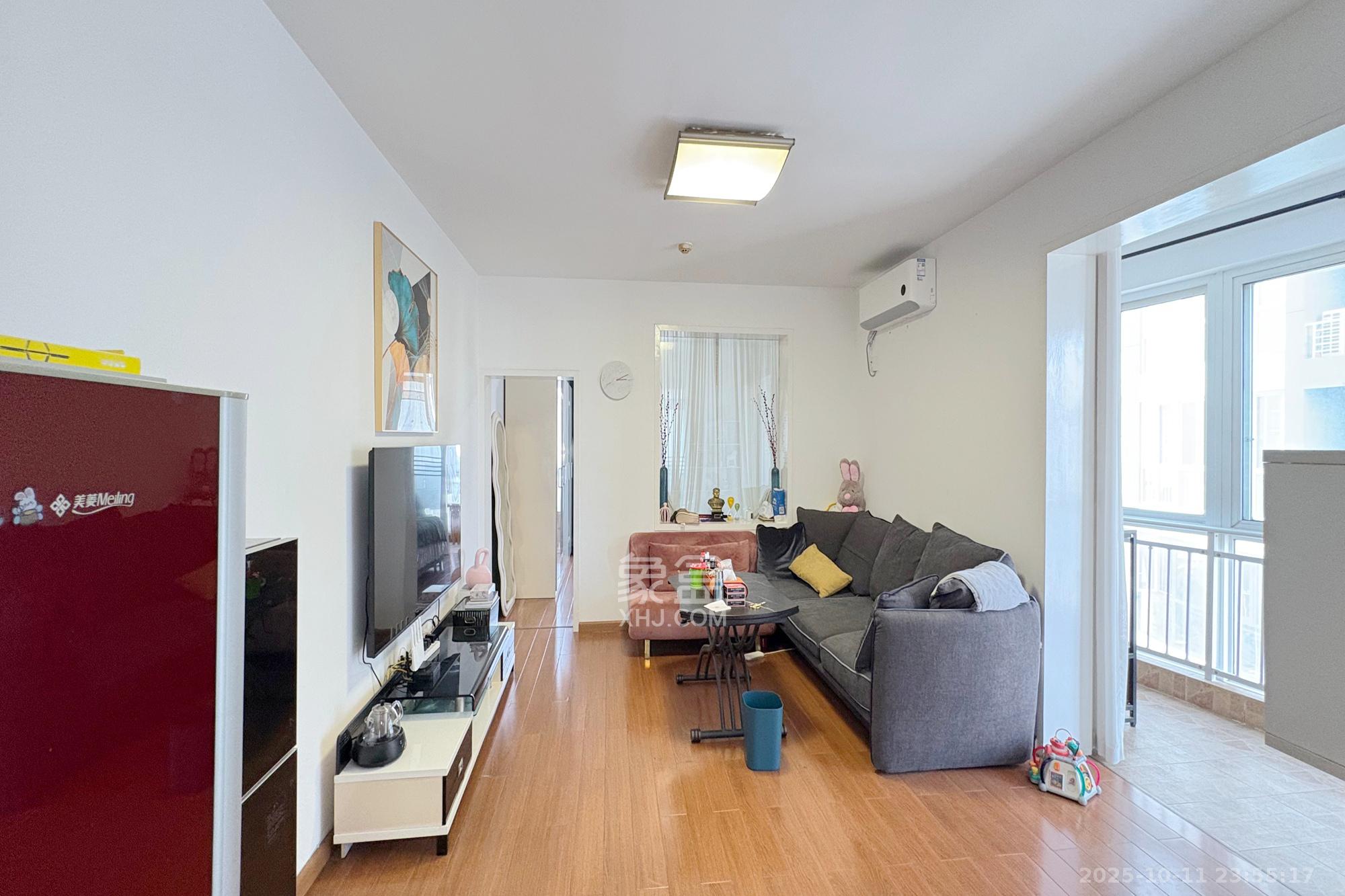 天心华庭 1室1厅1卫 66.0万 天心华庭 1室1厅1卫 66.0万客厅