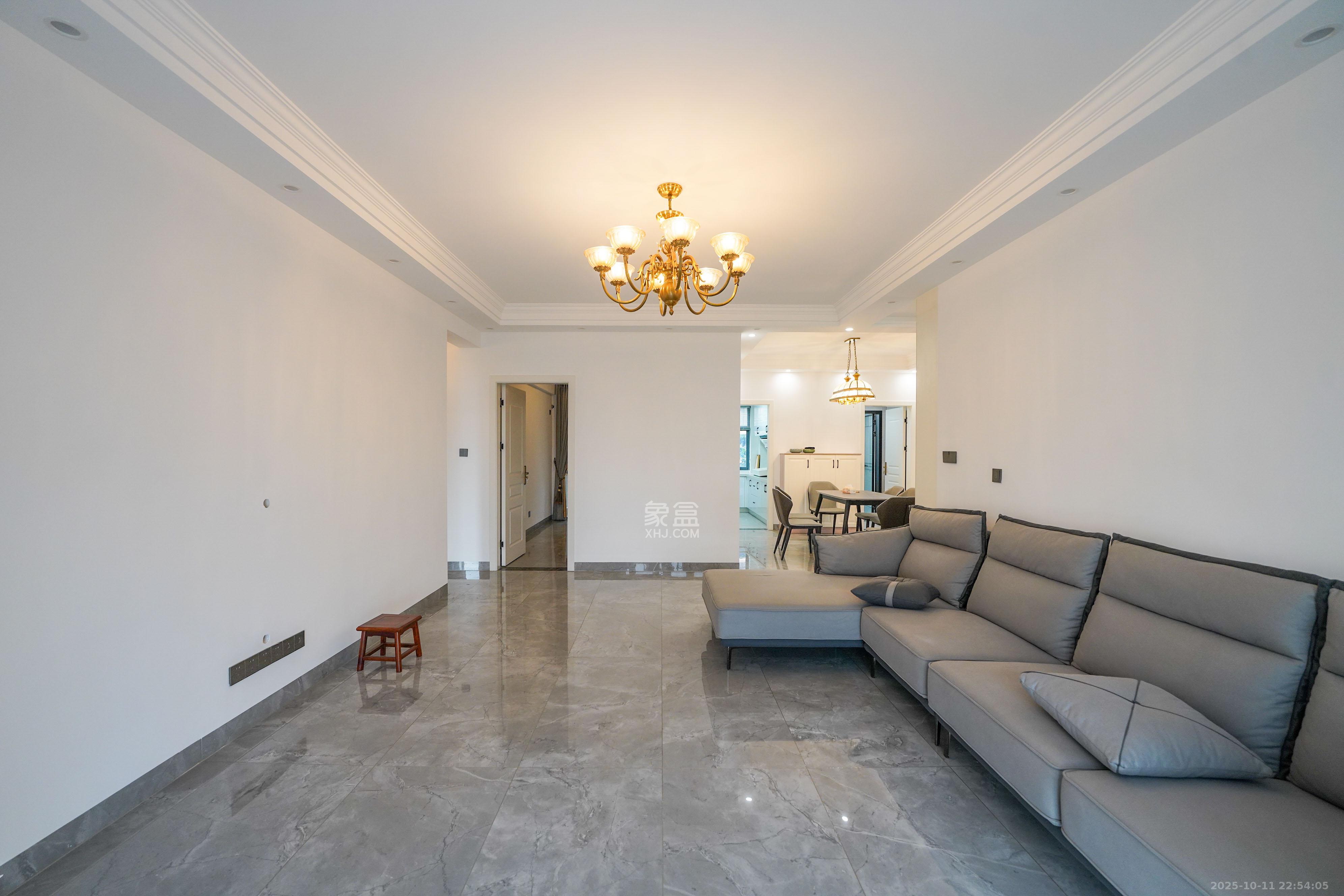 和美星城 3室2厅2卫 102.0万 和美星城 3室2厅2卫 102.0万客厅