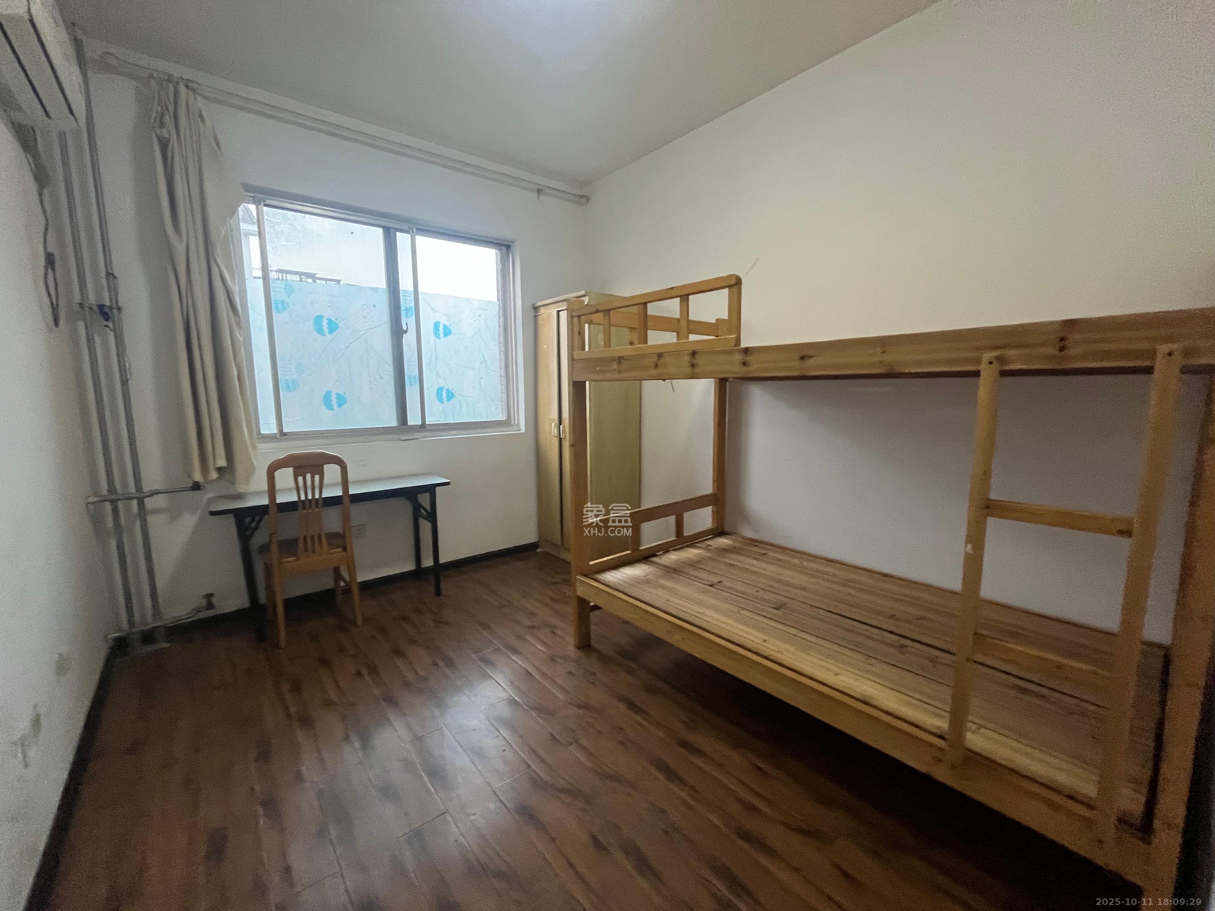 九峰小区（一二三四区）  4室2厅2卫    2400.0元/月室内图