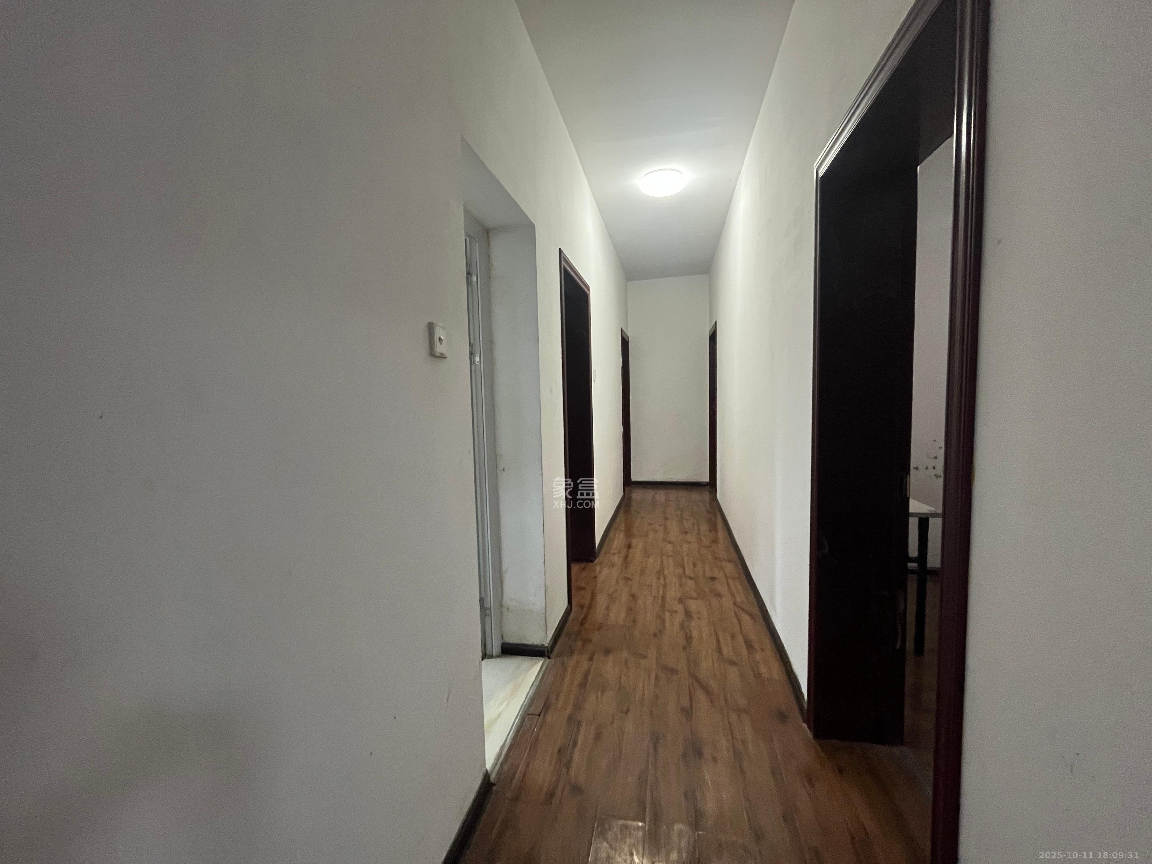 九峰小区（一二三四区）  4室2厅2卫    2400.0元/月室内图