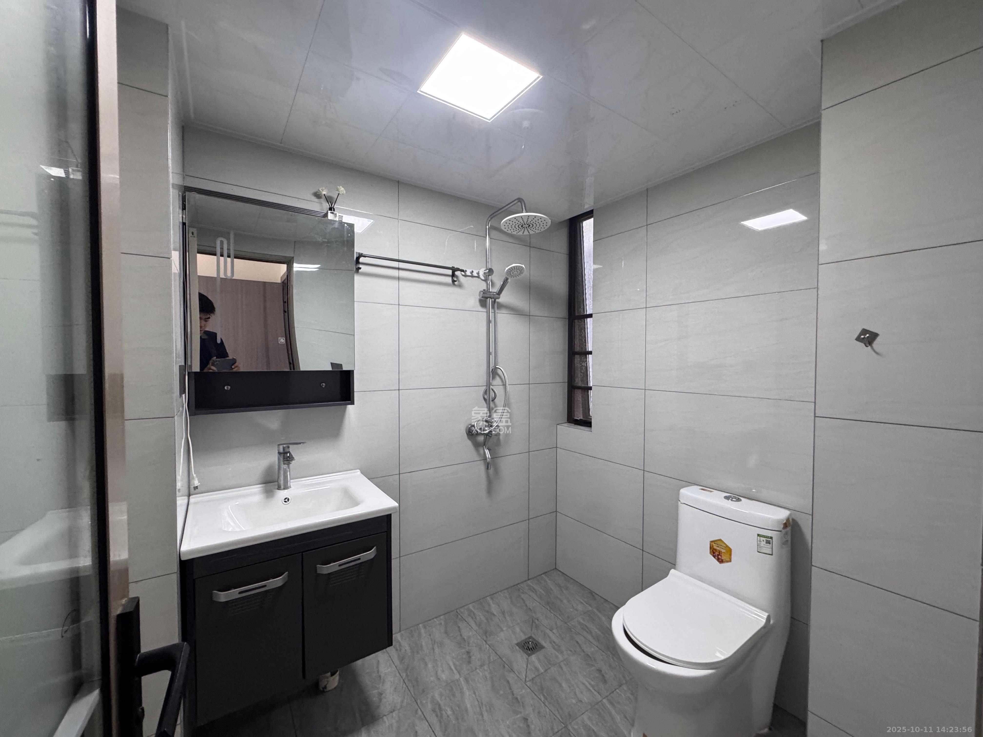 长郡旁牛津街（瑞凯滨江雅苑）  3室2厅1卫    1700.0元/月室内图