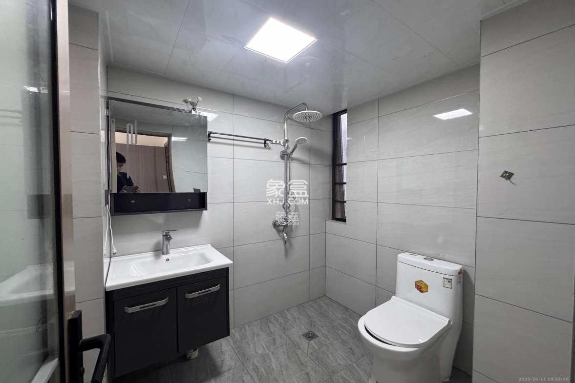 长郡旁牛津街(瑞凯滨江雅苑) 3室2厅1卫 1700.0元/月 长郡旁牛津街(瑞凯滨江雅苑) 3室2厅1卫 1700.0元/月室内图