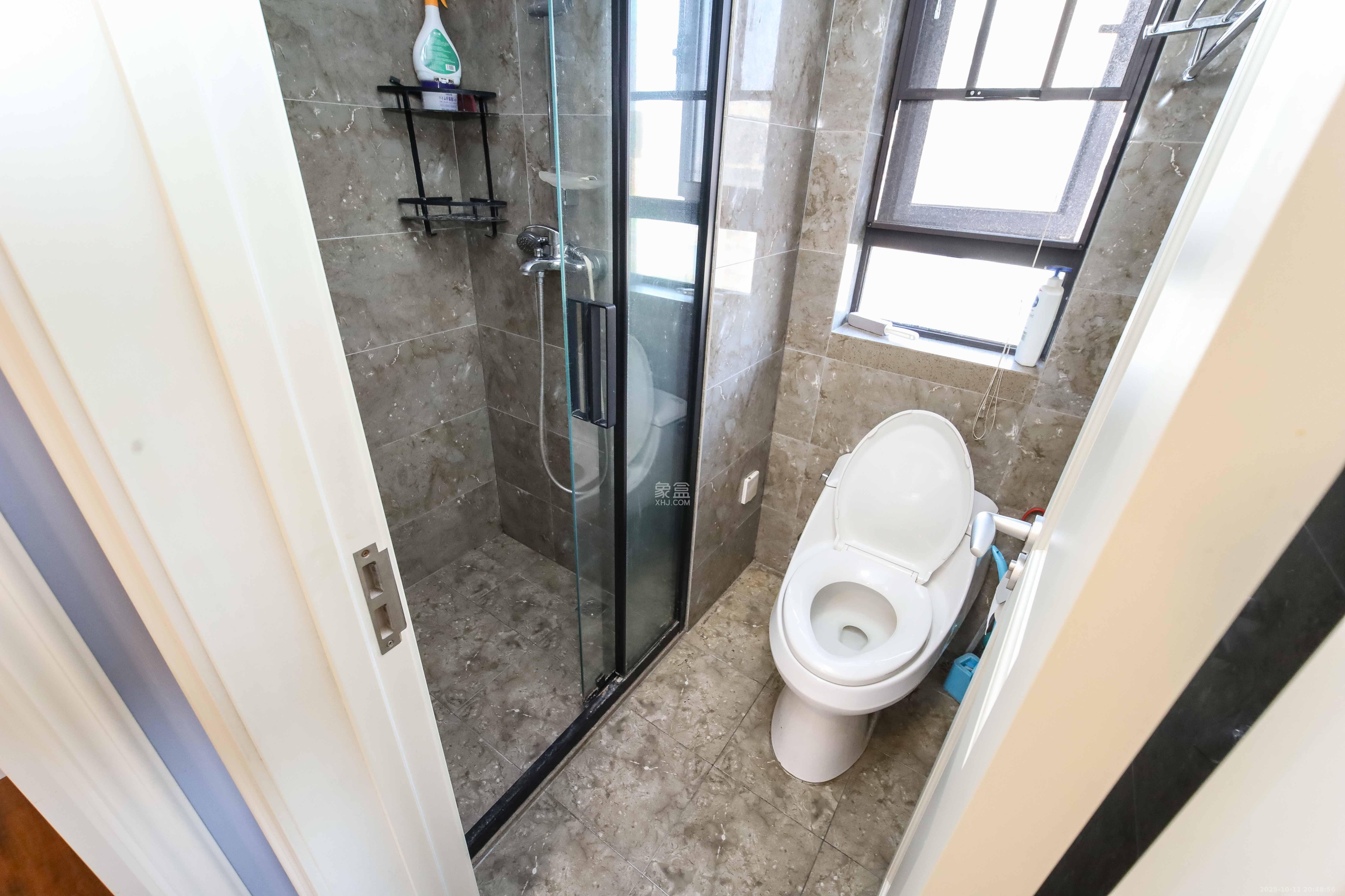 万科金域蓝湾  3室2厅2卫    125.0万卫生间