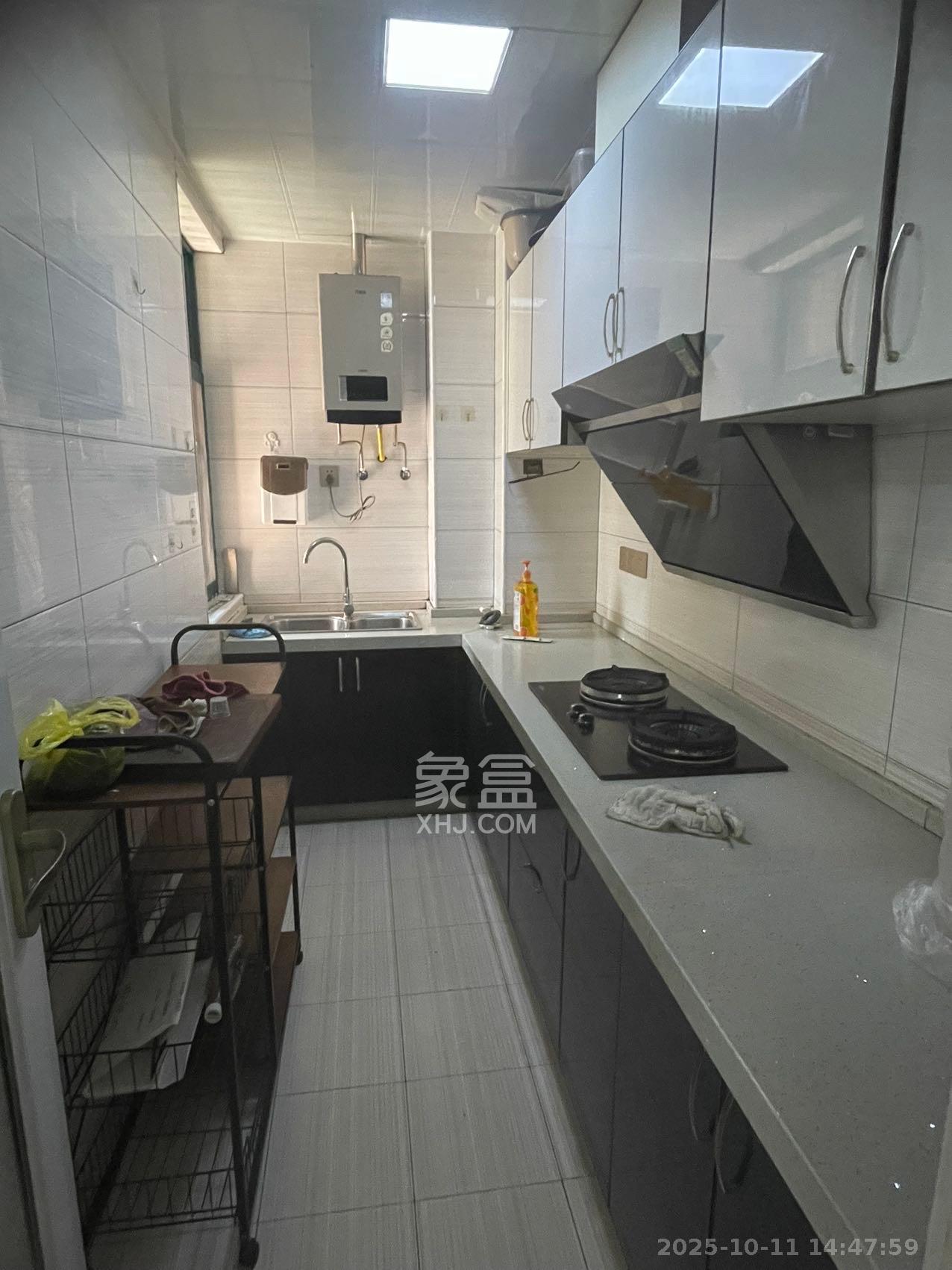 洋湖时代  3室2厅1卫    2100.0元/月室内图