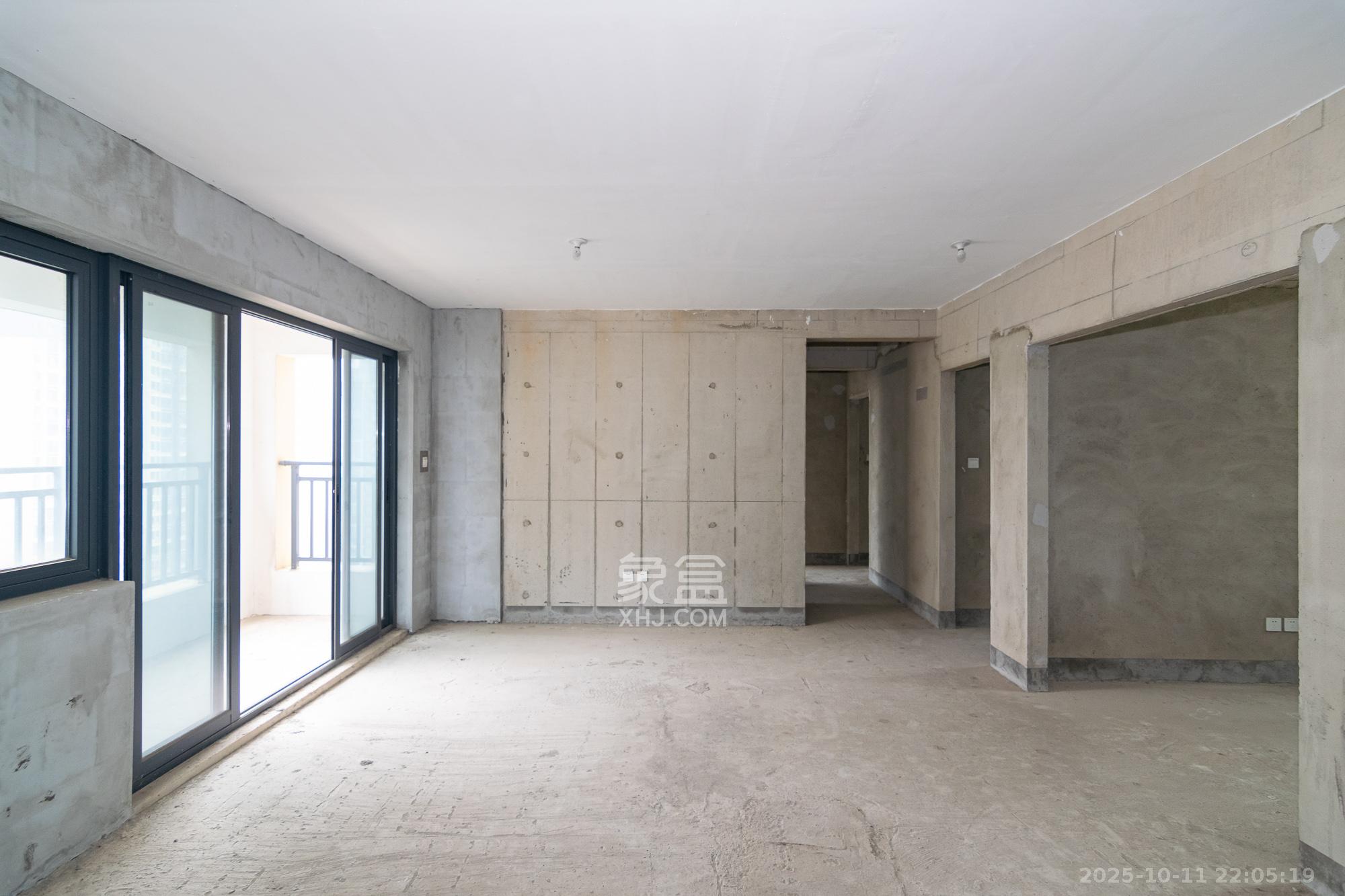 中粮鸿云  4室2厅2卫    80.0万客厅