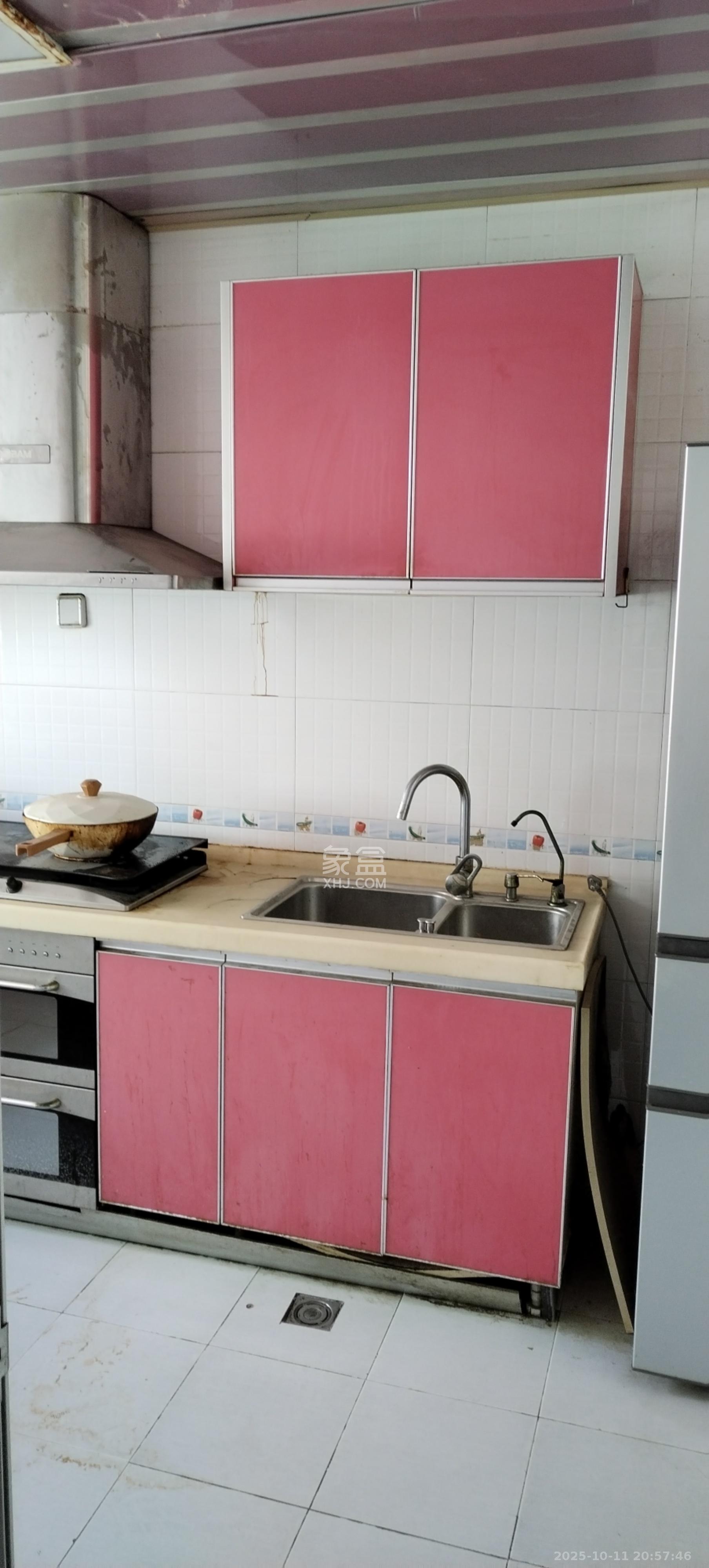 莲湖大厦 3室2厅2卫 2200.0元/月 莲湖大厦 3室2厅2卫 2200.0元/月室内图