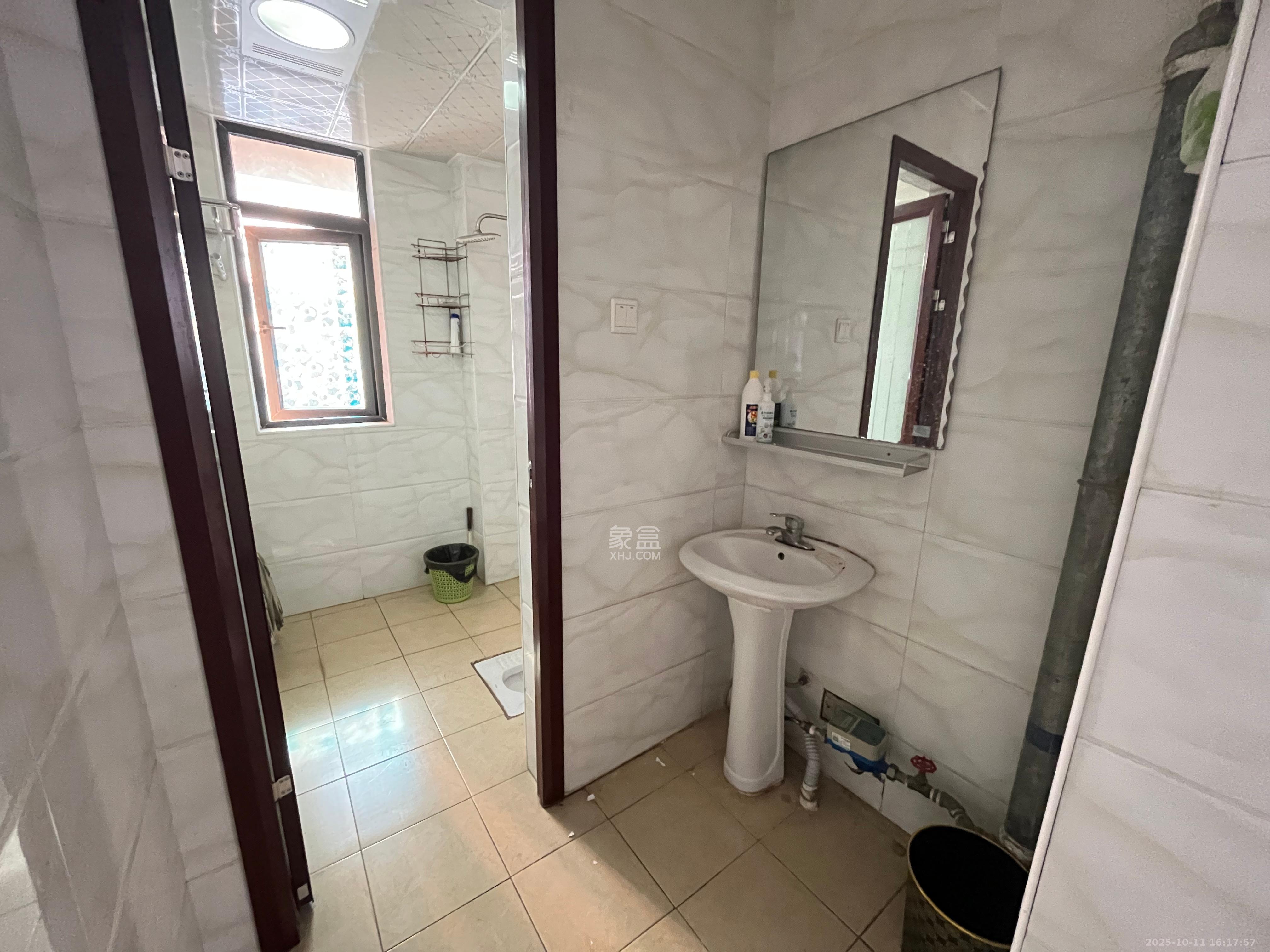 华城广场 3室2厅2卫 3400.0元/月 华城广场 3室2厅2卫 3400.0元/月室内图