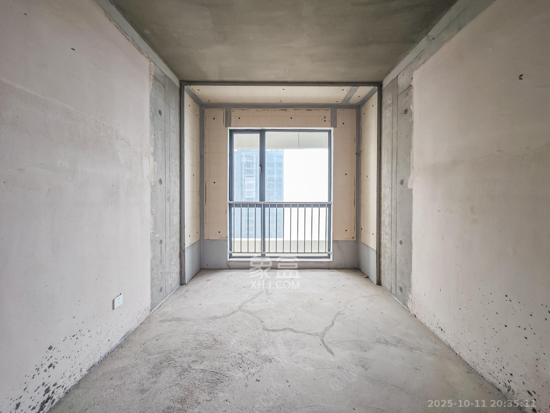 秀峰一品  4室2厅2卫    145.0万卧室